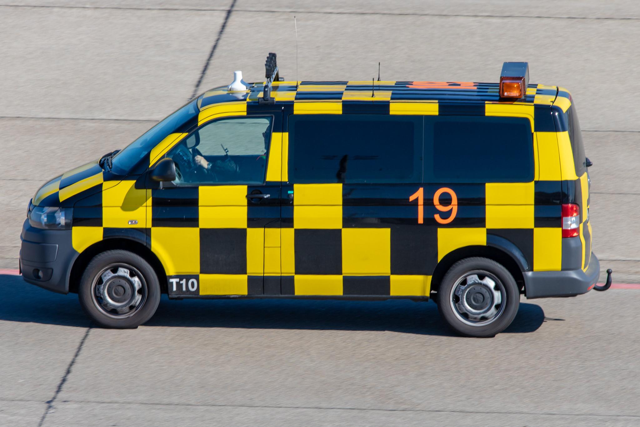 Flughafen Berlin Tegel (TXL): Follow Me