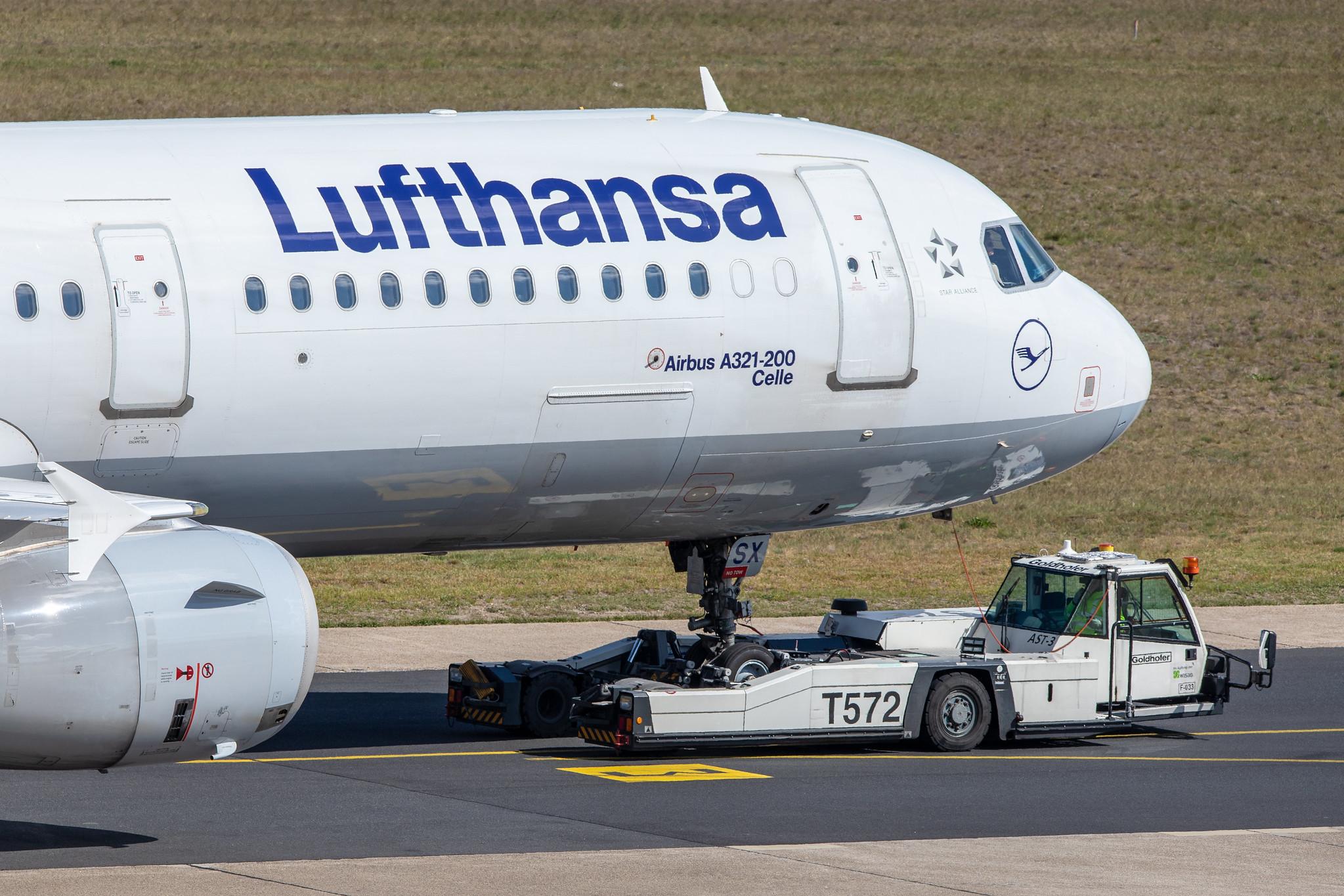 Flughafen Berlin Tegel (TXL): Lufthansa Airbus A321-131 A321 D-AISX MSN 4073