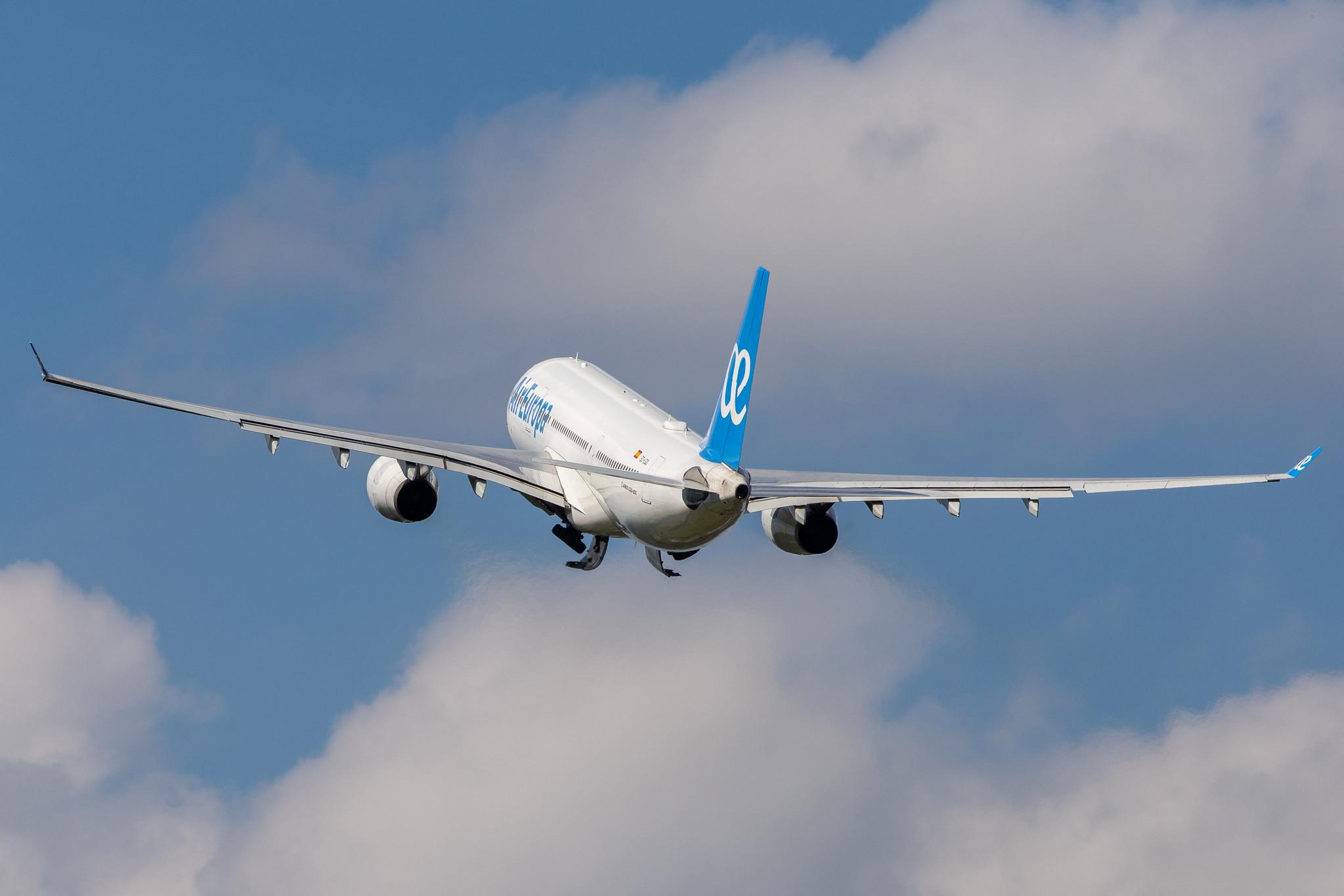 Hamburg Airport: Air Europa (UX / AEA) | Airbus A330-243 A332 | EC-LQO | MSN 0505