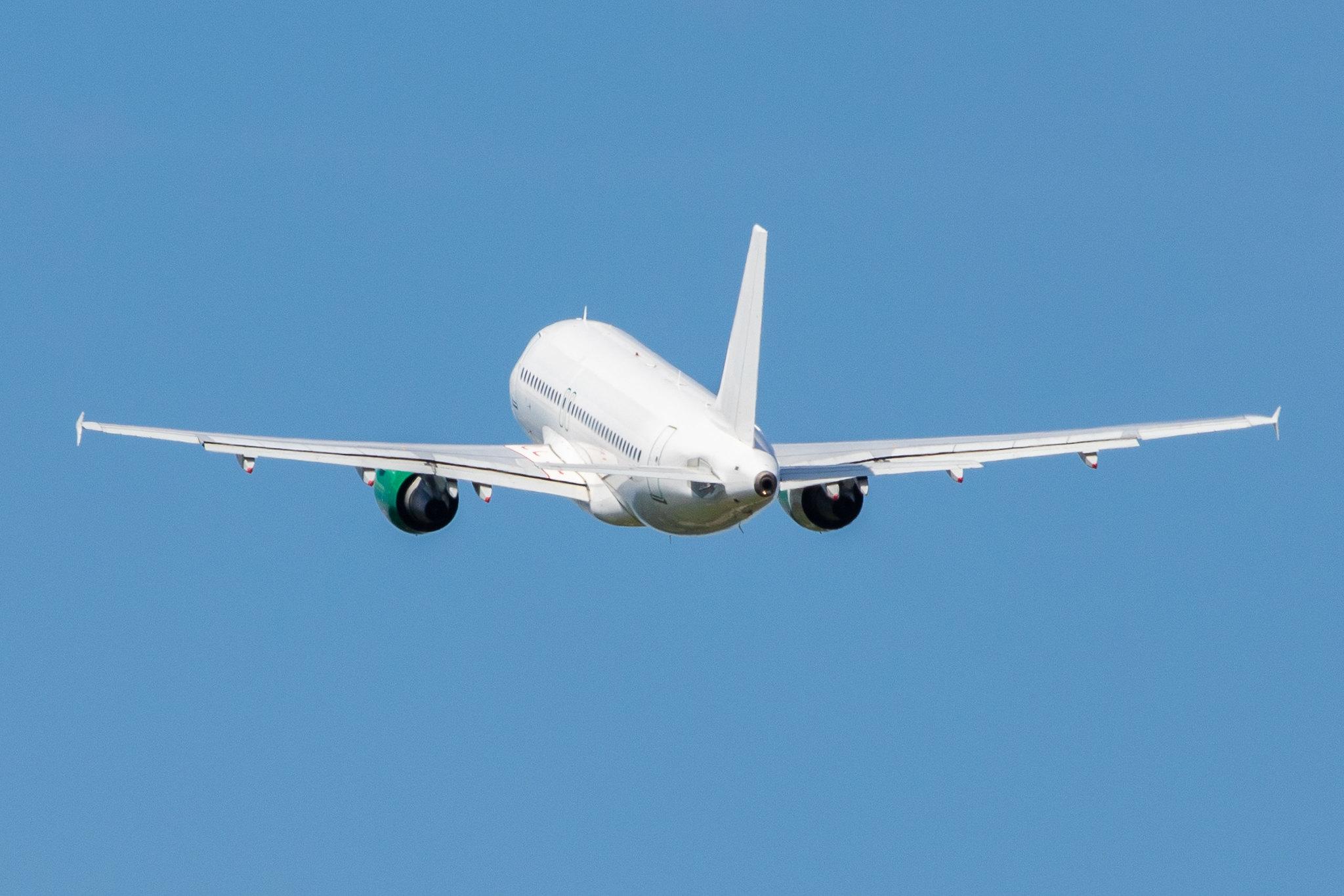 Hamburg Airport: GetJet Airlines (GW / GJT) |  Airbus A319-112 A319 | LY-KEA | MSN 4691