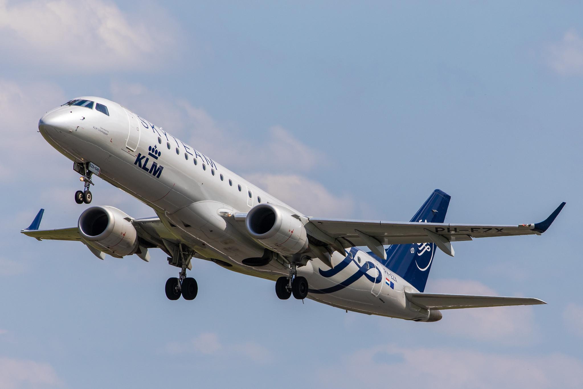 Hamburg Airport: KLM (KL / KLM) |  Livery: SkyTeam Livery | Operator: KLM Cityhopper |  Embraer E190STD E190 | PH-EZX | MSN 19000545
