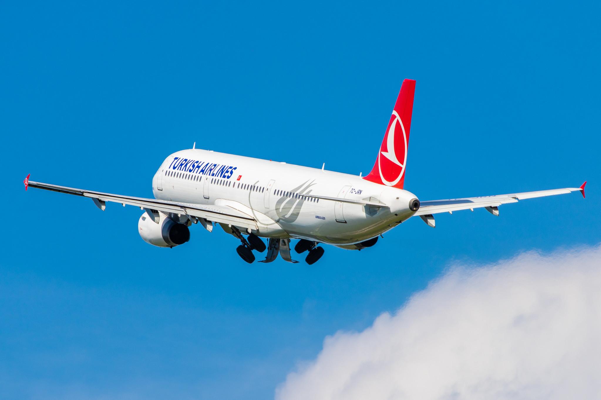 Hamburg Airport: Turkish Airlines (TK / THY) |  Airbus A321-231 A321 | TC-JRN | MSN 4654