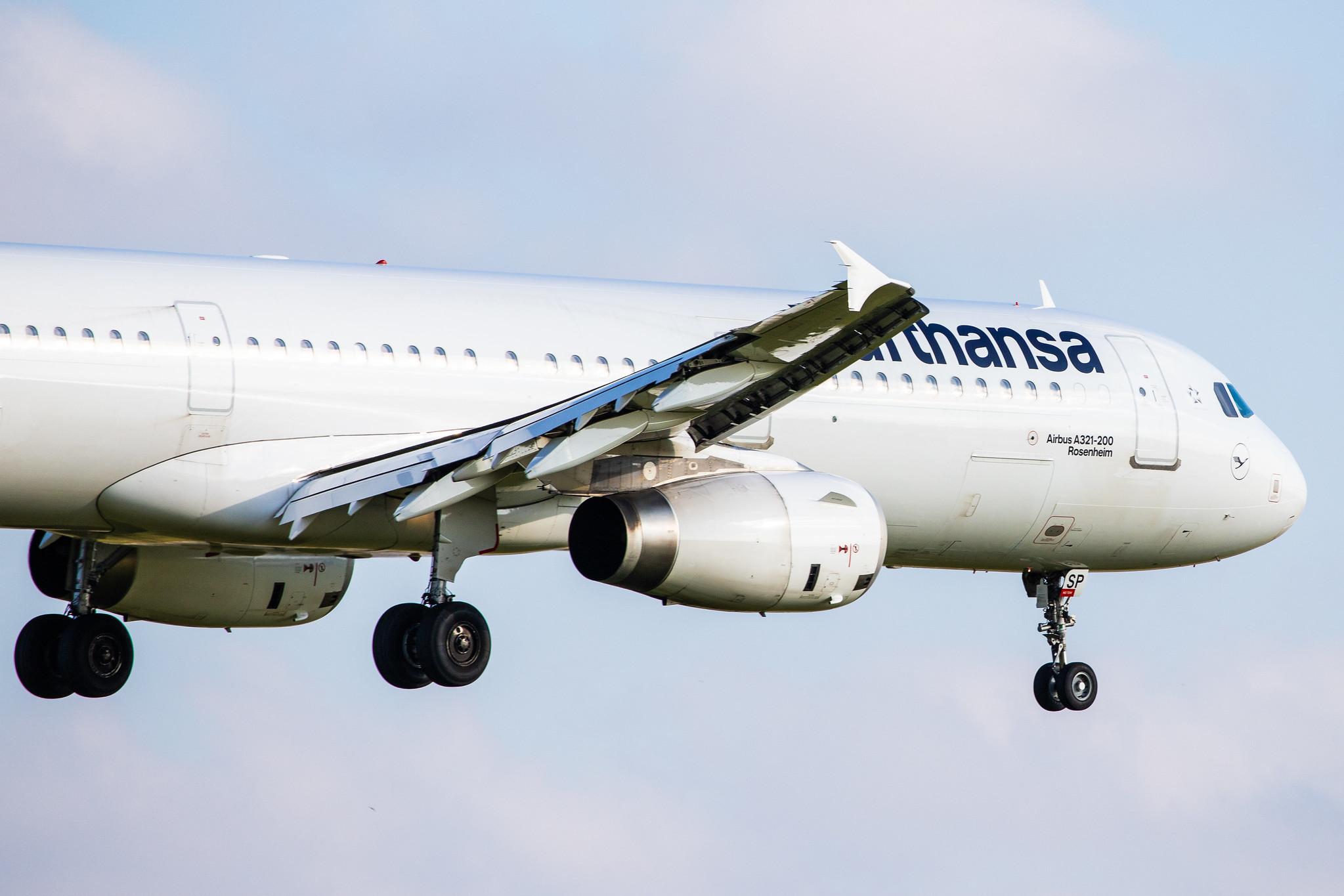 Hamburg Airport: Lufthansa (LH / DLH) |  Airbus A321-231 A321 | D-AISP | MSN 3864