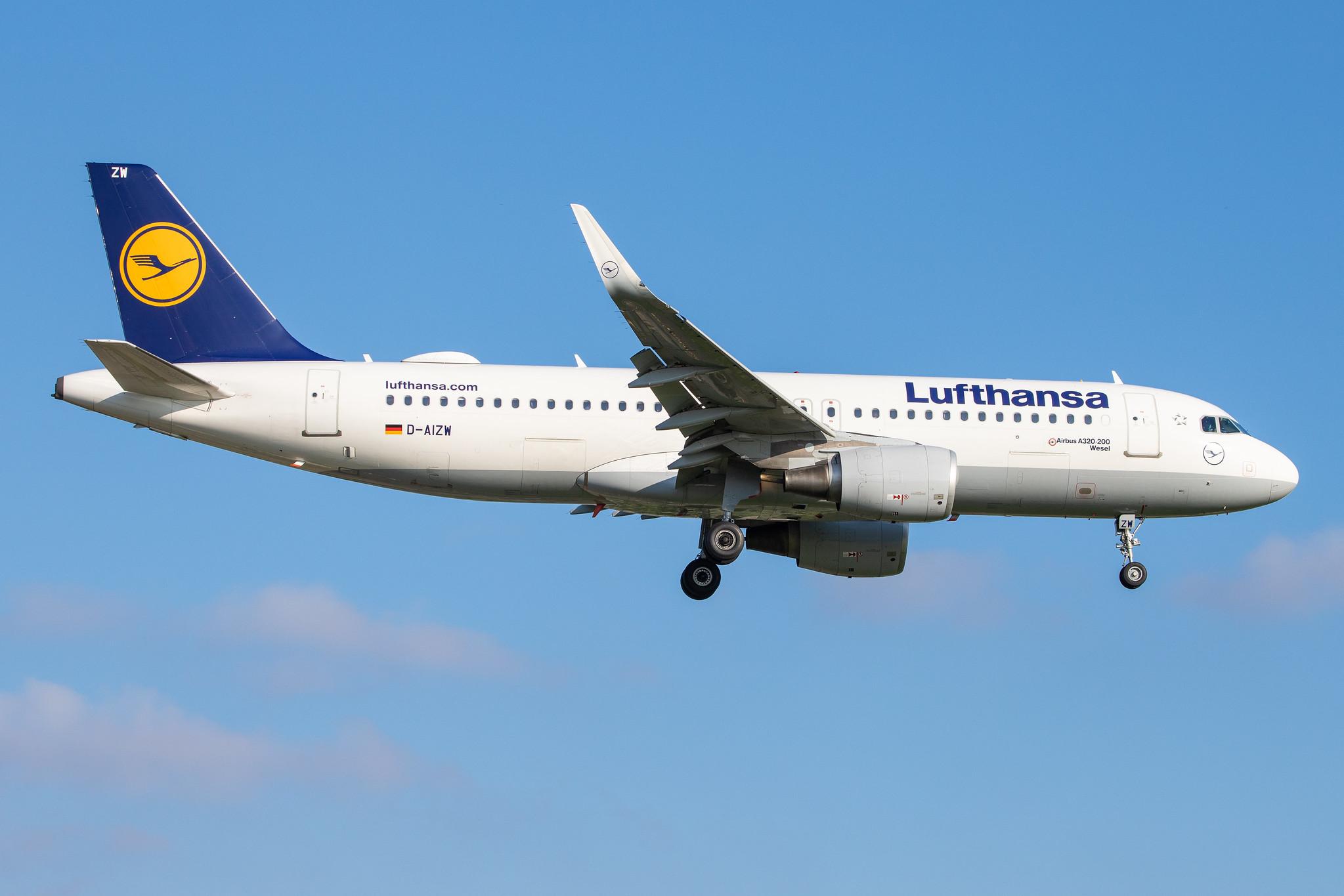 Hamburg Airport (HAM/EDDH): Lufthansa (LH / DLH) |  Airbus A320-214 A320 | D-AIZW  | MSN 5694