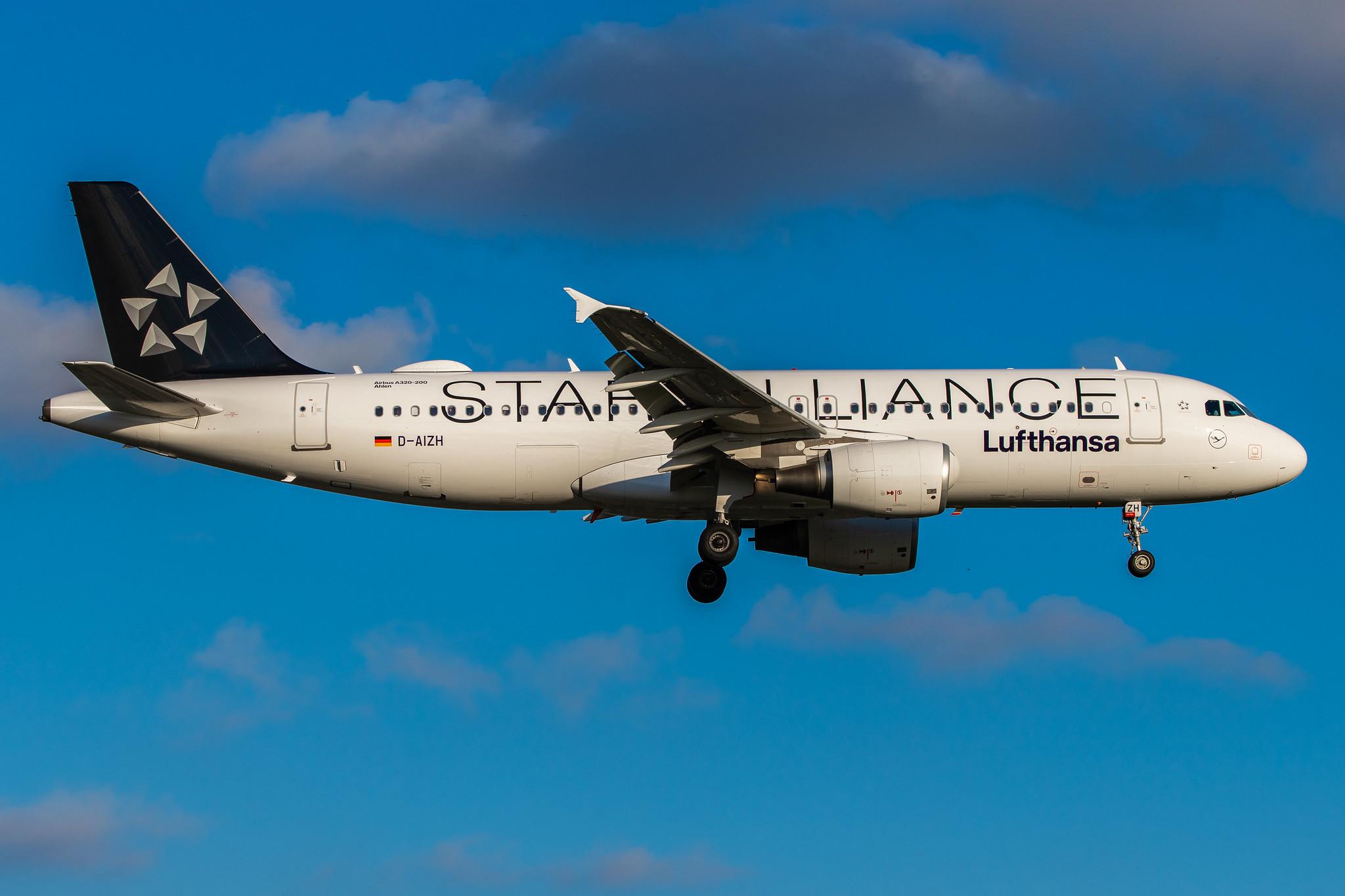 Hamburg Airport: Lufthansa (LH / DLH) |  Livery: Star Alliance Livery |  Airbus A320-214 A320 | D-AIZH | MSN 4363
