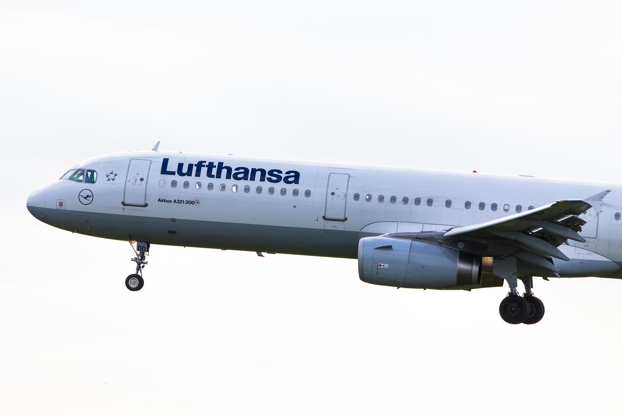 Hamburg Airport (HAM/EDDH): Lufthansa (LH / DLH) |  Airbus A321-231 A321 | D-AIDO | MSN 4994