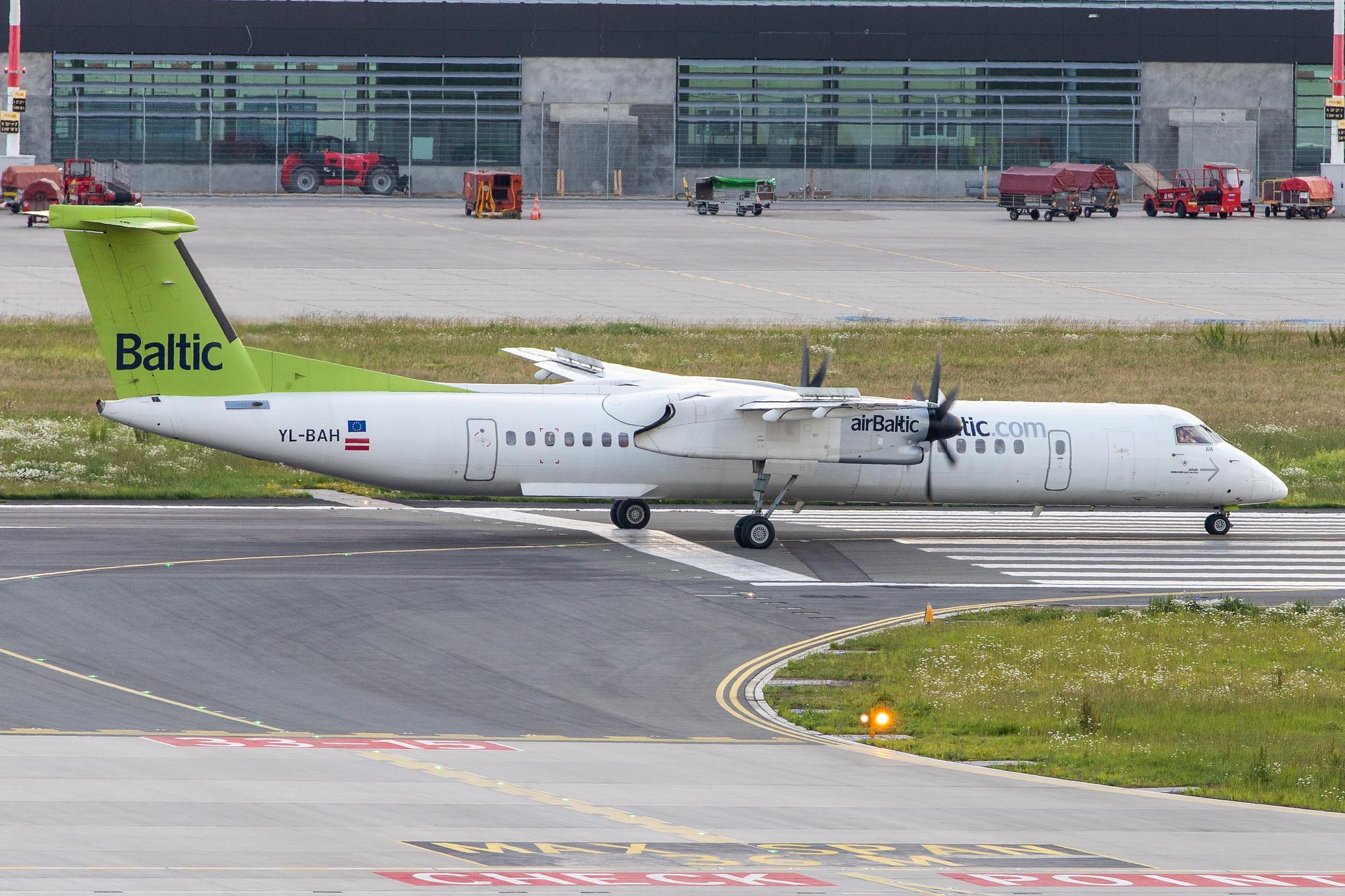Hamburg Airport (HAM/EDDH): Air Baltic (BT / BTI) |  De Havilland Canada Dash 8-400 DH8D | YL-BAH | MSN 4296