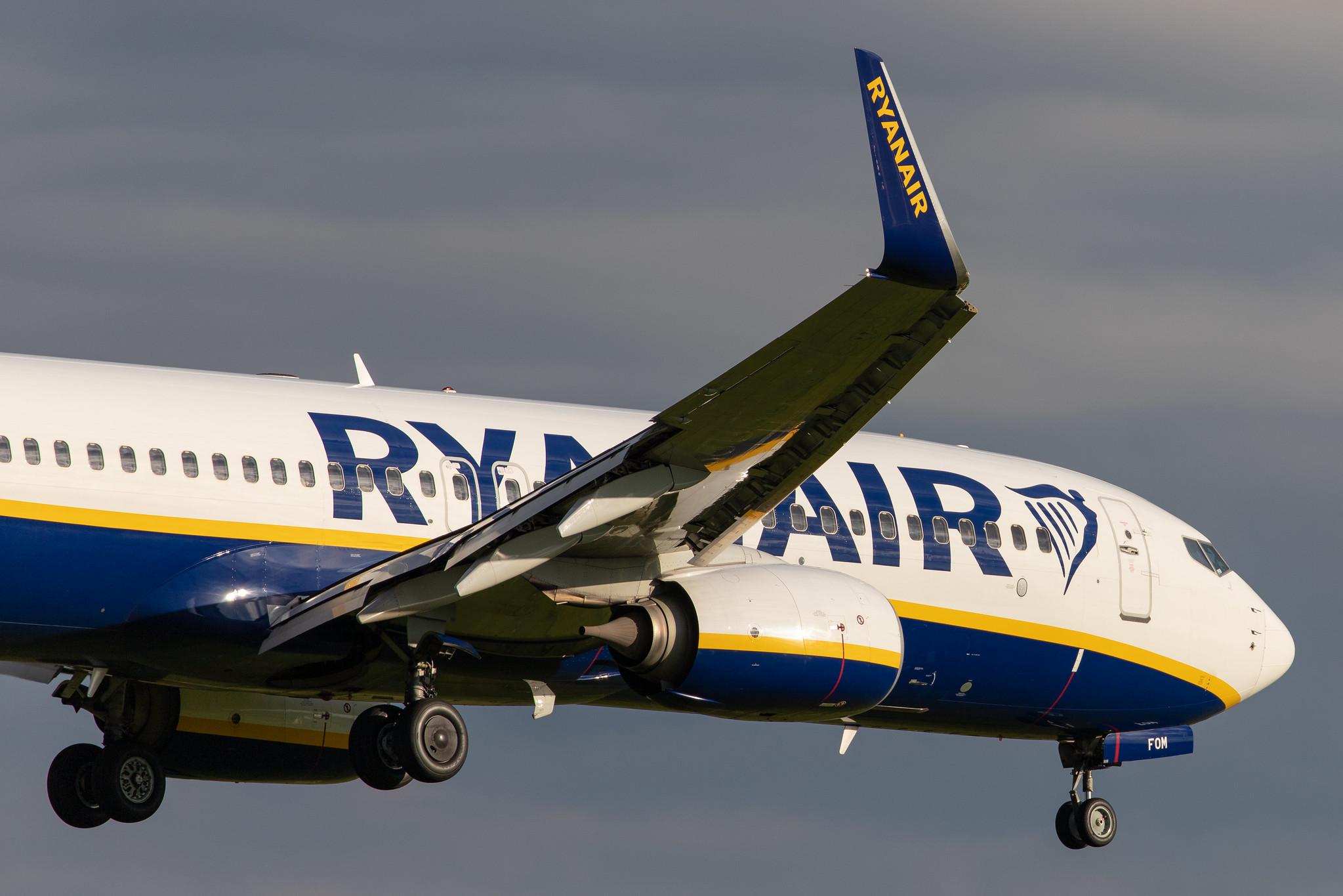 Hamburg Airport: Ryanair (FR / RYR) |  Boeing 737-8AS B738 | EI-FOM | MSN 44720