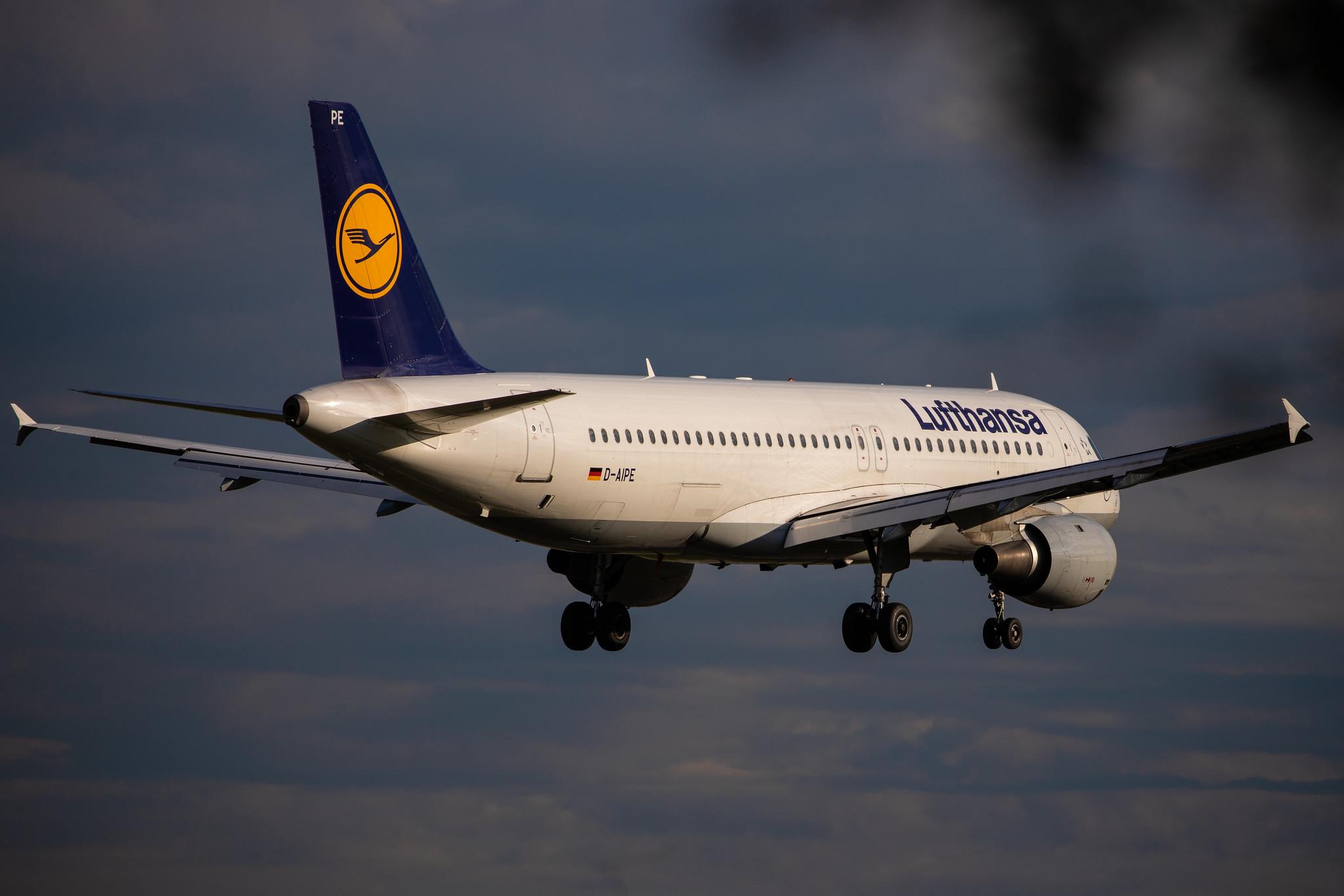 Hamburg Airport: Lufthansa (LH / DLH) |  Airbus A320-211 A320 | D-AIPE | MSN 0078