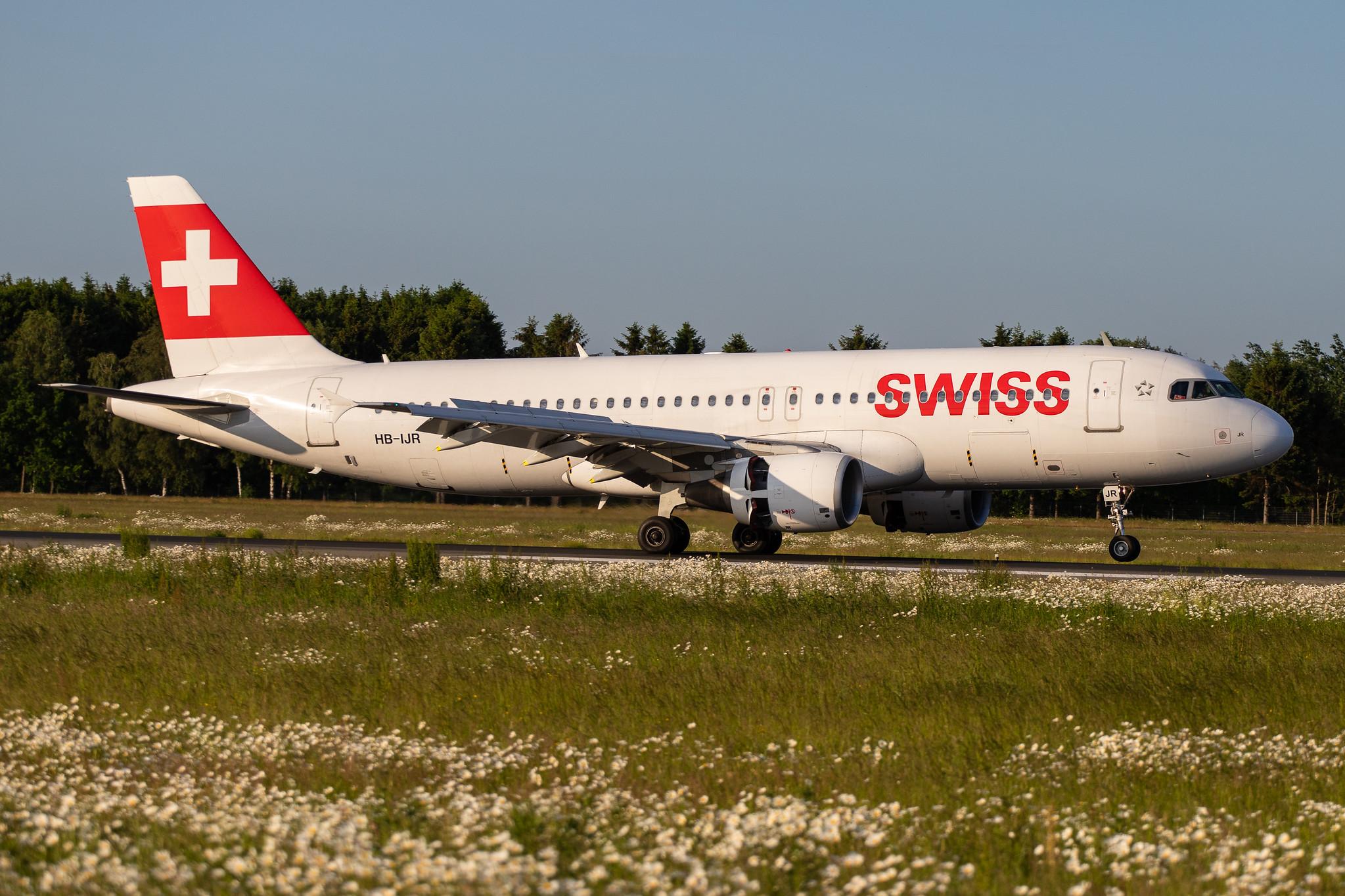 Hamburg Airport: Swiss (LX / SWR) |  Airbus A320-214 A320 | HB-IJR | MSN 0703