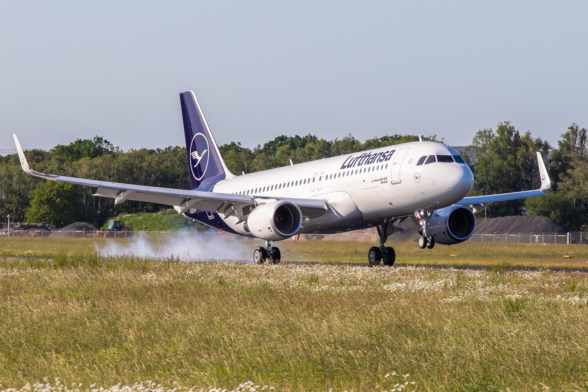 Hamburg Airport: Lufthansa (LH / DLH) |  Airbus A320-214 A320 | D-AIWF | MSN 8853