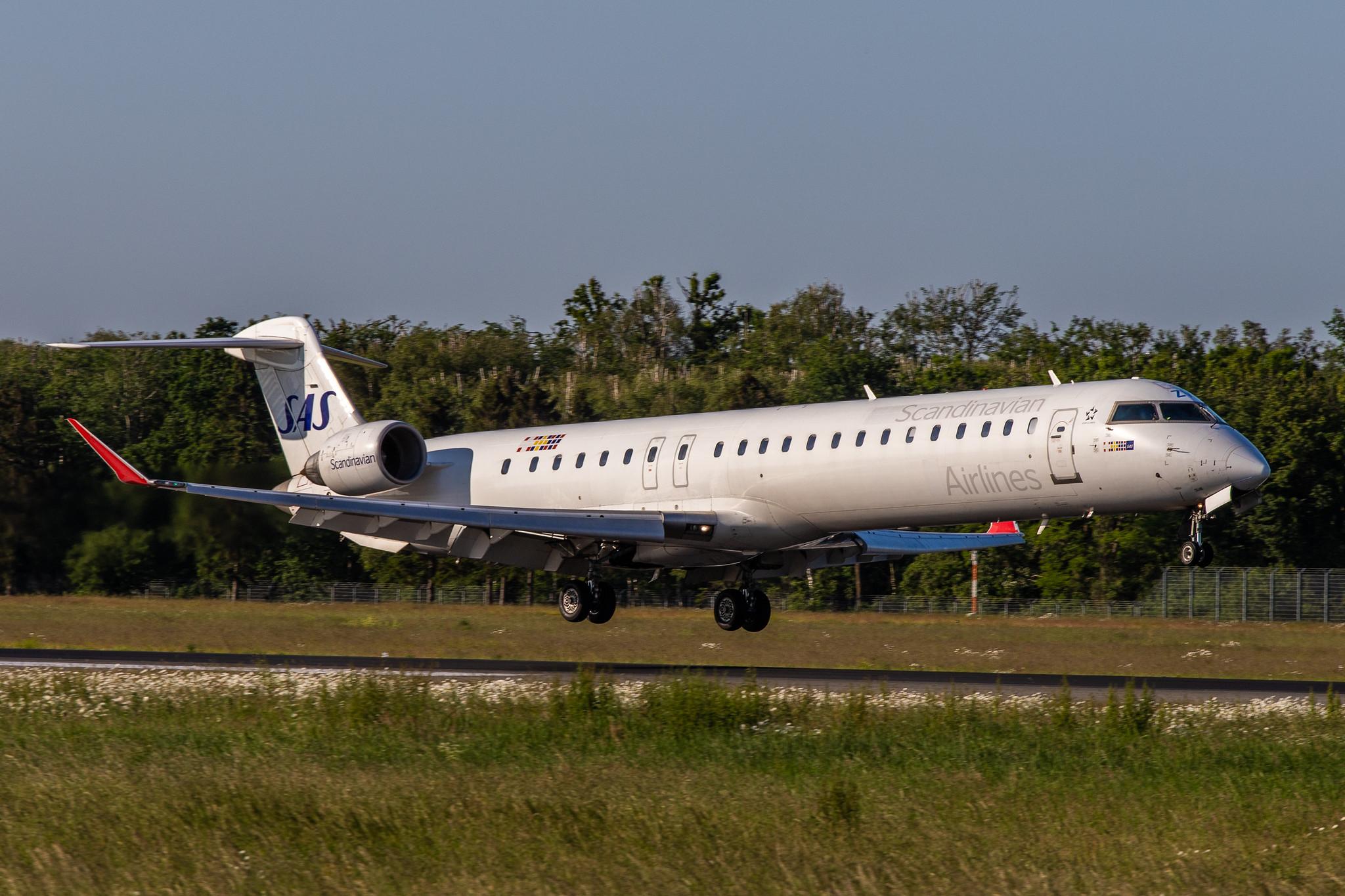 Hamburg Airport: SAS (SK / SAS) | Operator: Air Nostrum |  Mitsubishi CRJ-900ER CRJ9 | EC-JZV | MSN 15117