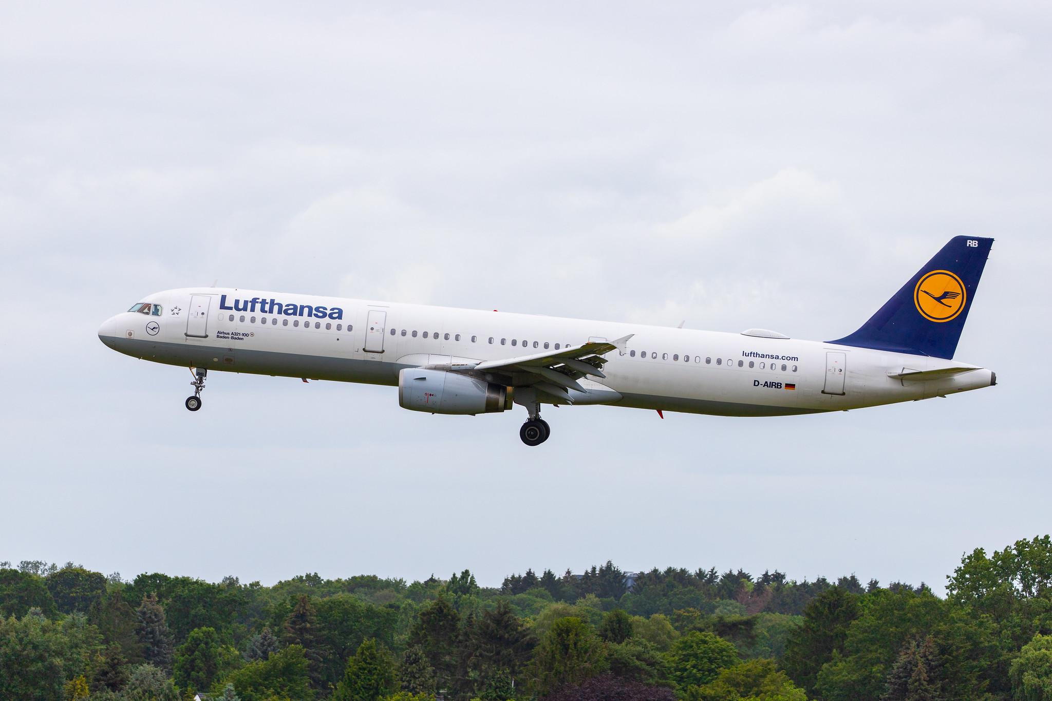 Hamburg Airport: Lufthansa (LH / DLH) |  Airbus A321-131 A321 | D-AIRB | MSN 0468
