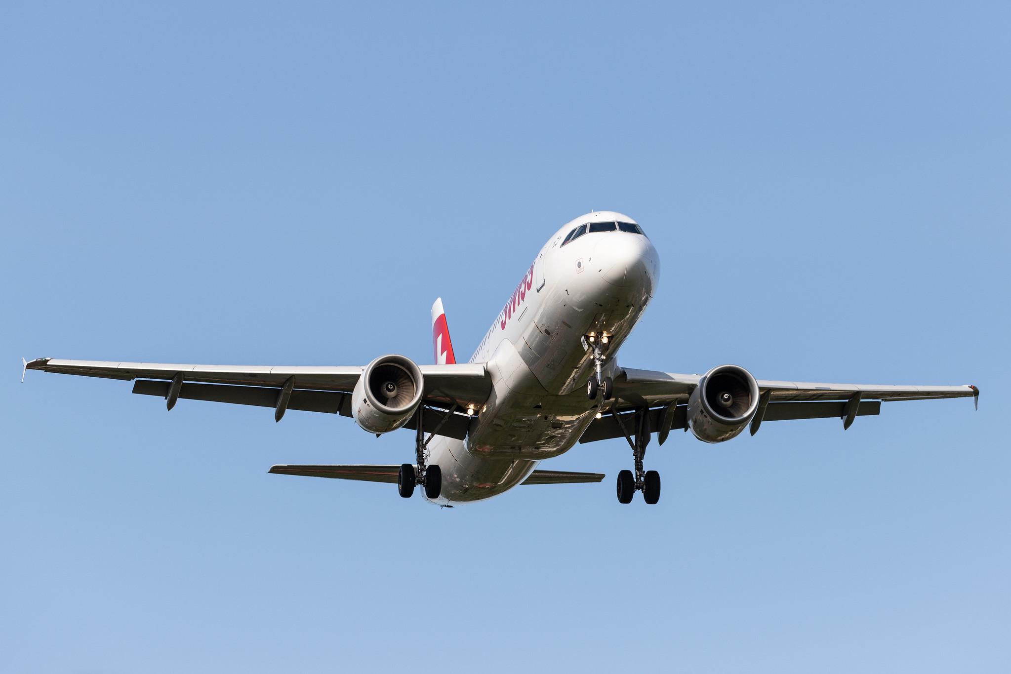 Hamburg Airport: Swiss (LX / SWR) |  Airbus A320-214 A320 | HB-IJI | MSN 0577