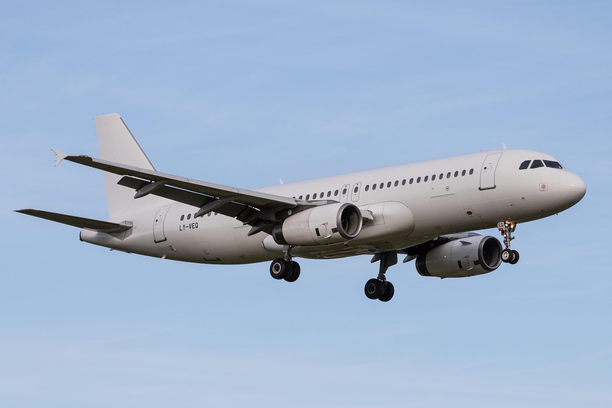 Hamburg Airport: Avion Express (X9 / NVD) |  Airbus A320-232 A320 | LY-VEQ | MSN 0709