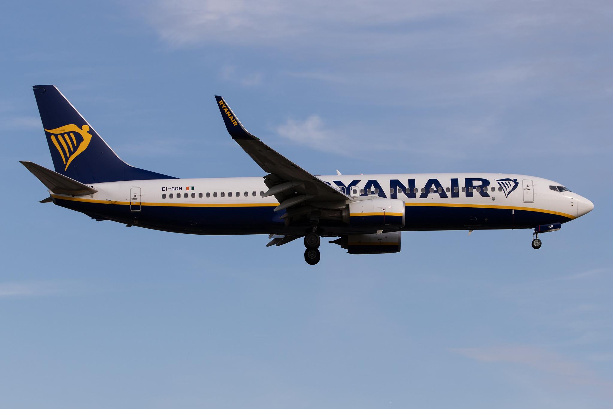 Hamburg Airport: Ryanair (FR / RYR) |  Boeing 737-8AS B738 | EI-GDH | MSN 44805