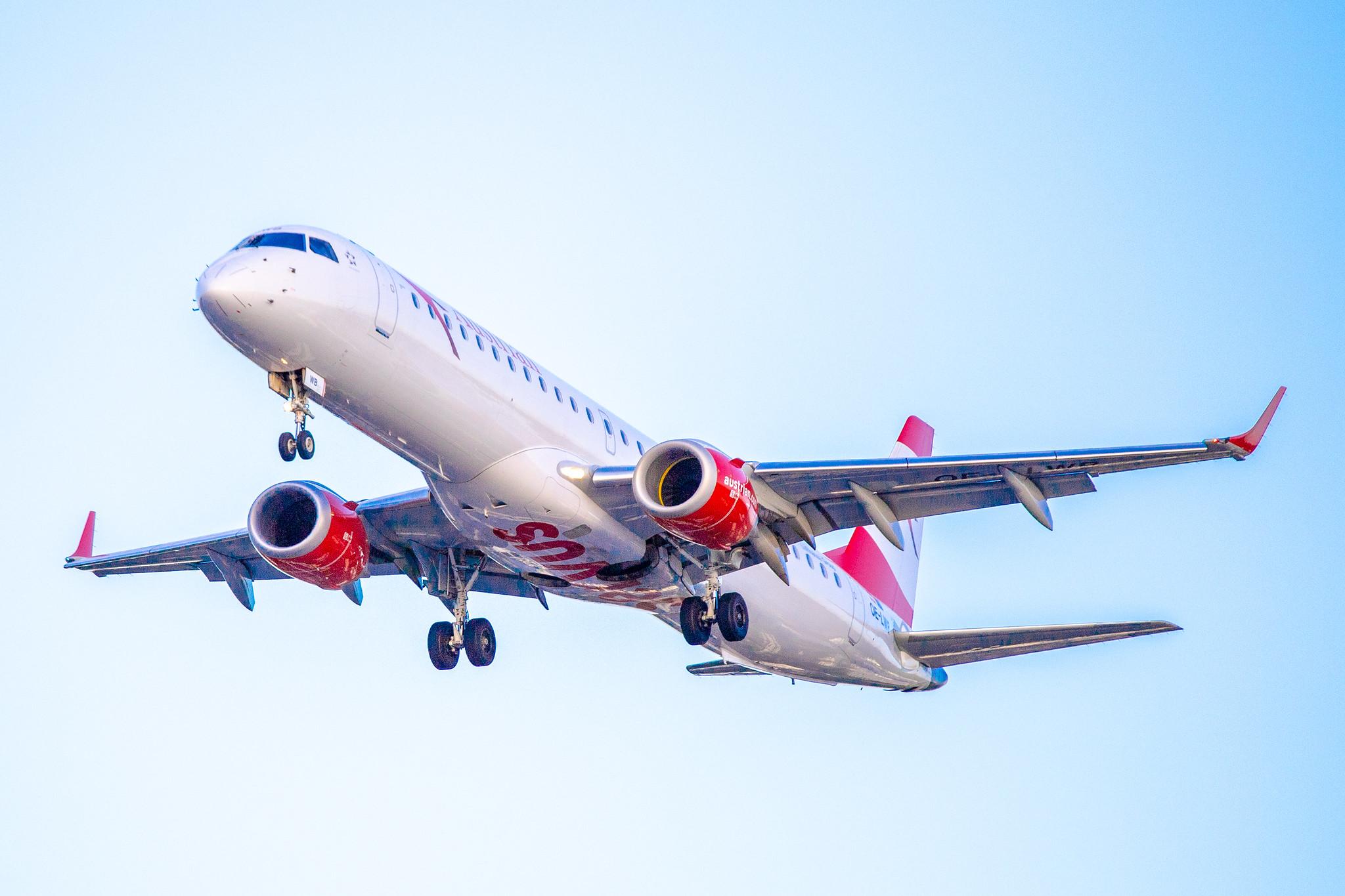 Hamburg Airport: Austrian Airlines (OS / AUA) |  Embraer E195LR E195 | OE-LWB | MSN 19000324