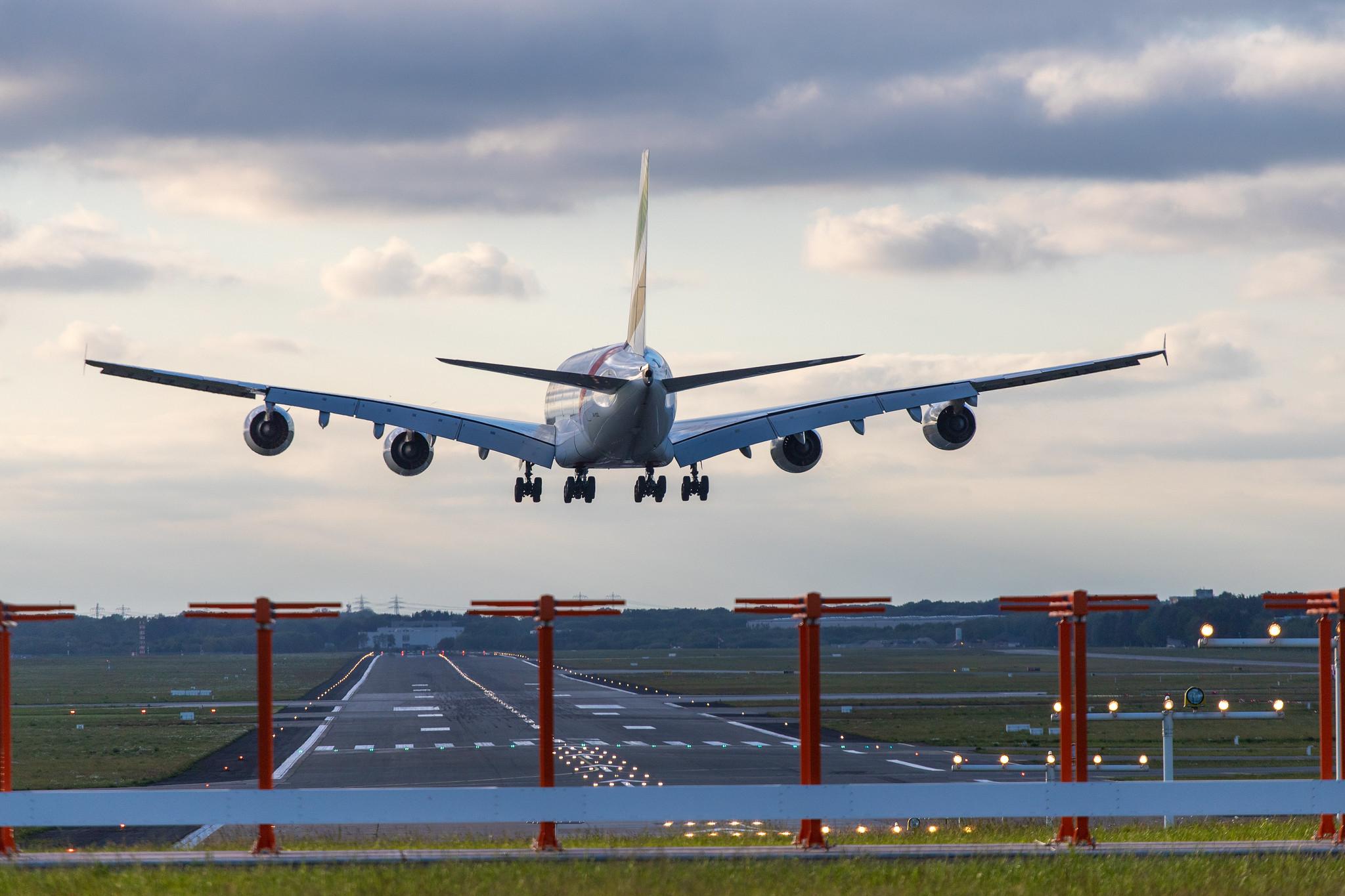 Hamburg Airport: Emirates (EK / UAE) |  Airbus A380-861 A388 | A6-EDZ | MSN 107