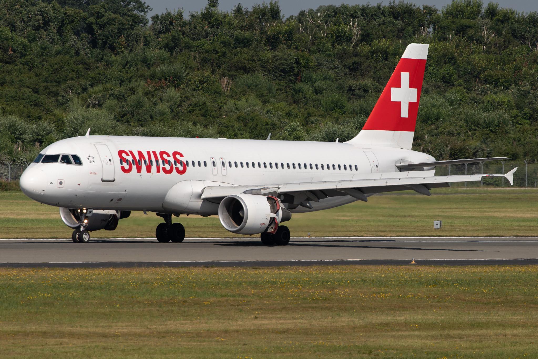 Hamburg Airport: Swiss (LX / SWR) |  Airbus A320-214 A320 | HB-IJK | MSN 0596