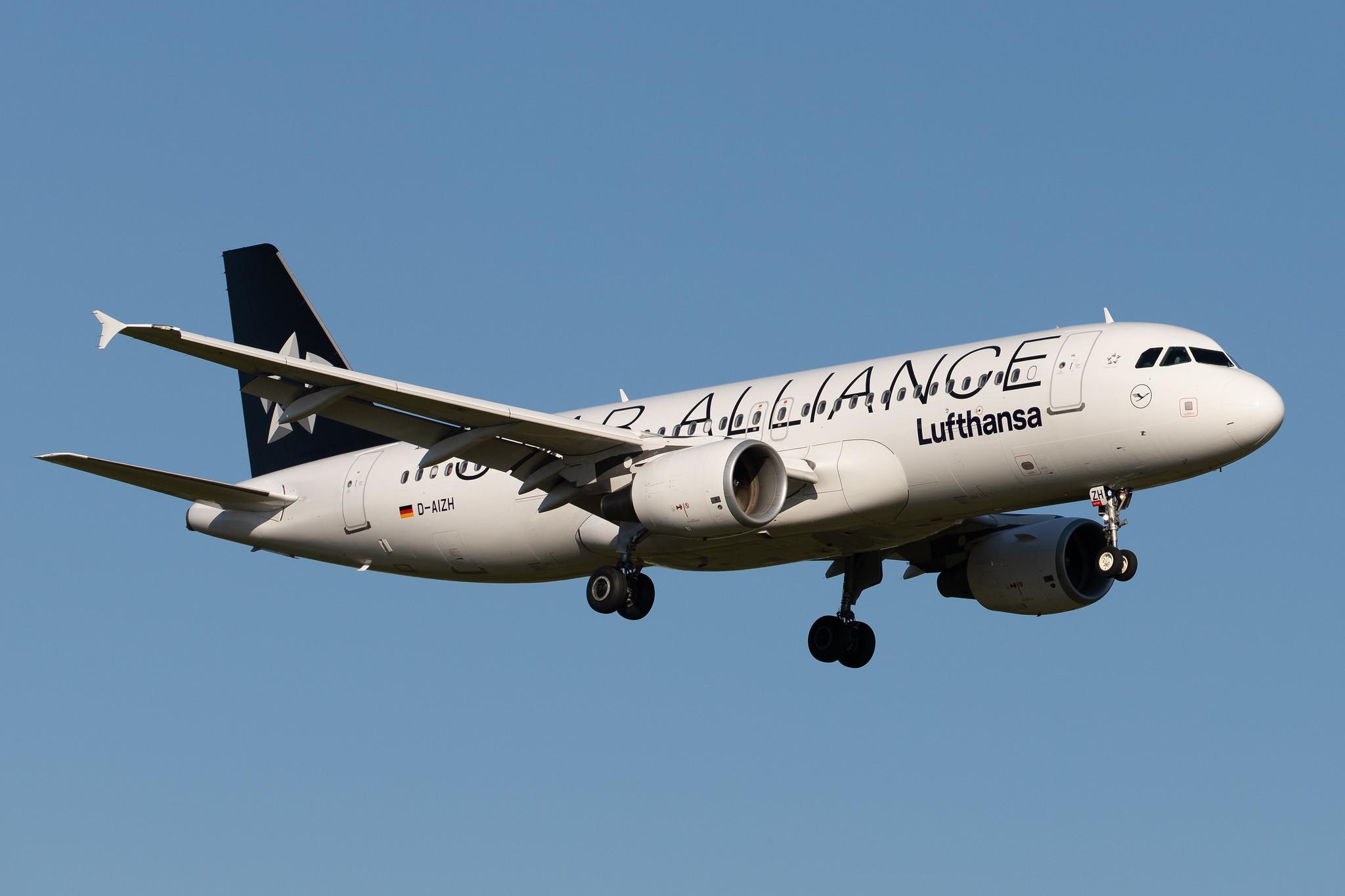 Hamburg Airport: Lufthansa (LH / DLH) |  Livery: Star Alliance Livery |  Airbus A320-214 A320 | D-AIZH | MSN 4363