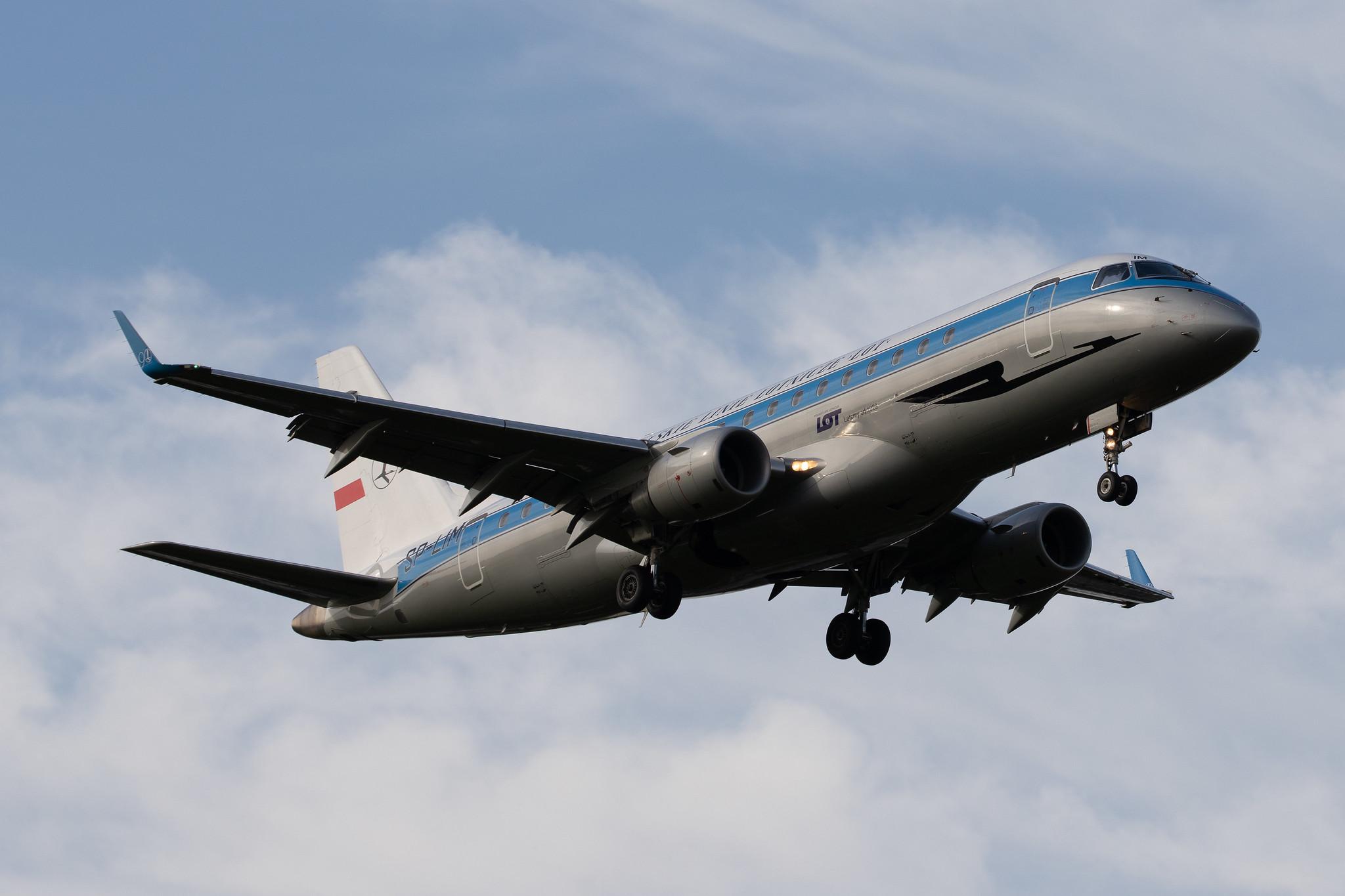 Hamburg Airport: LOT (LO / LOT) | Livery: Retro Livery | Embraer ERJ-175LR E75S | SP-LIM | MSN 17000311