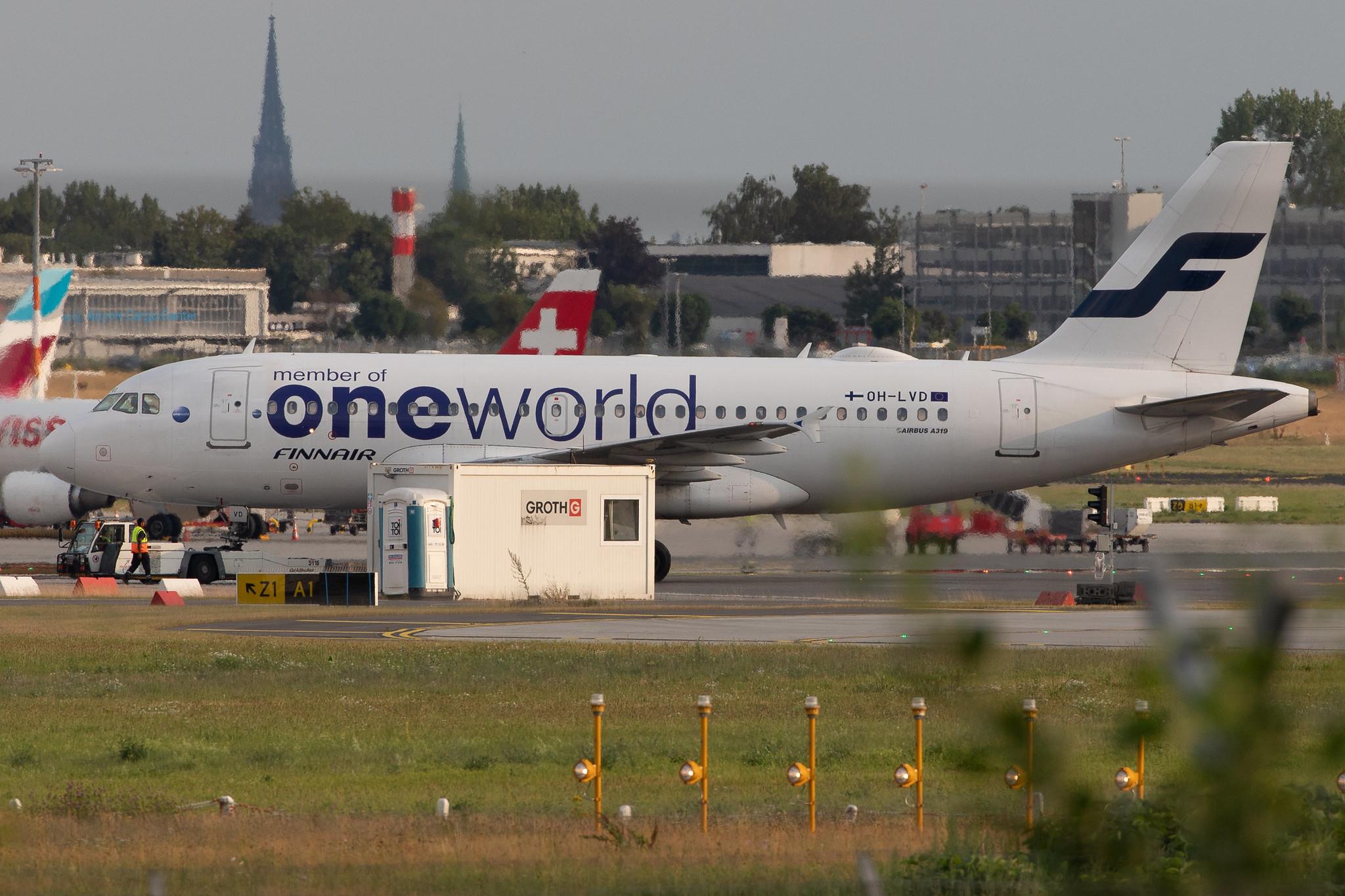 Hamburg Airport: Finnair (AY / FIN) | Livery: Oneworld Livery | Airbus A319-112 A319 | OH-LVD | MSN 1352