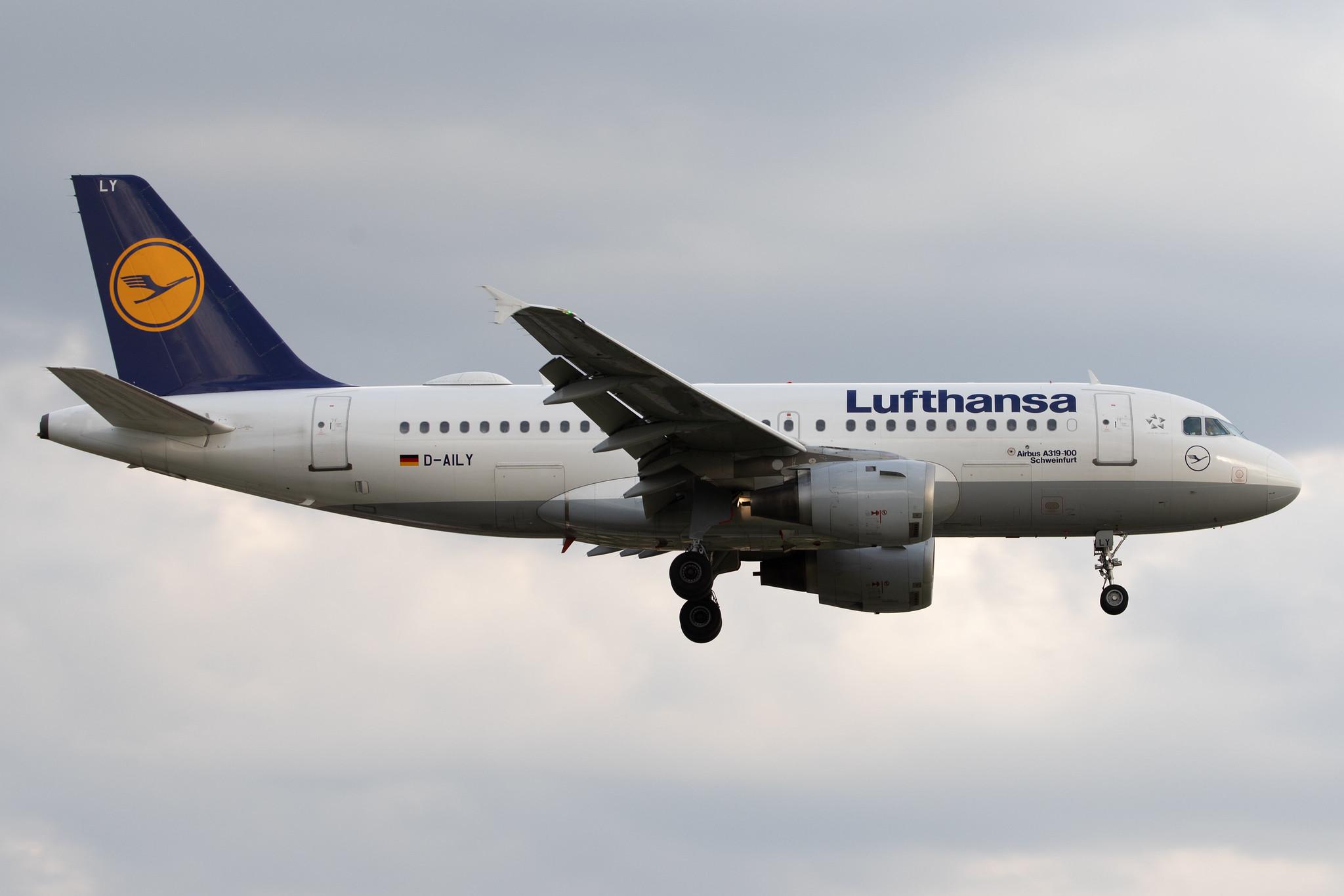 Hamburg Airport: Lufthansa (LH / DLH) | Airbus A319-114 A319 | D-AILY | MSN 0875
