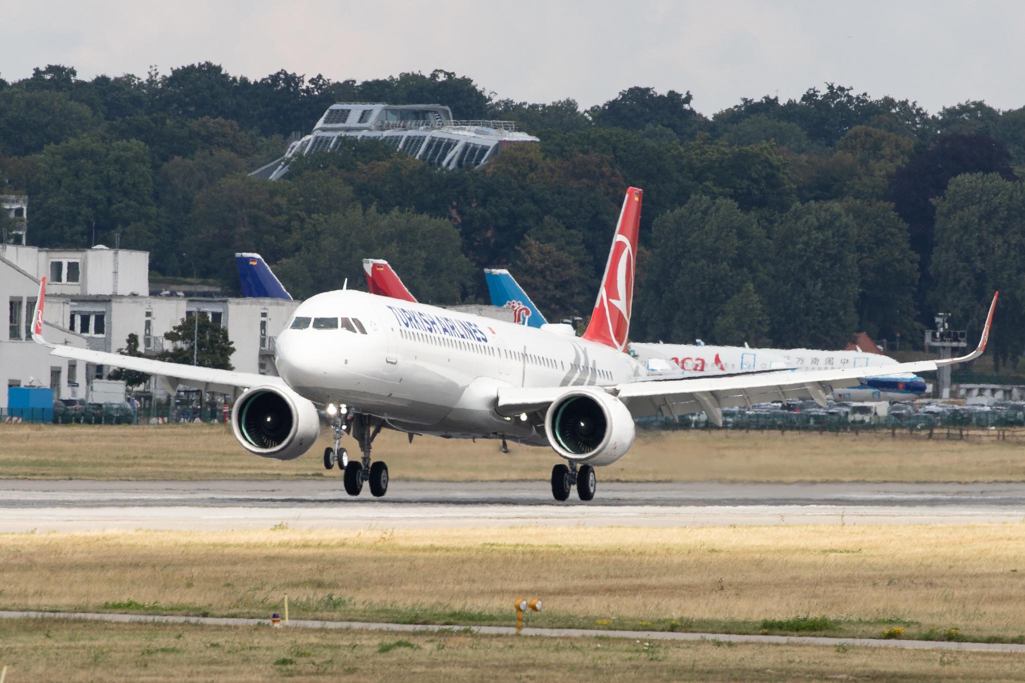 Flugplatz Hamburg-Finkenwerder: Airbus (/ AIB) |  Airbus A321-271NX A21N | D-AVYA | MSN 8919 (Turkish Airlines, TC-LSH)