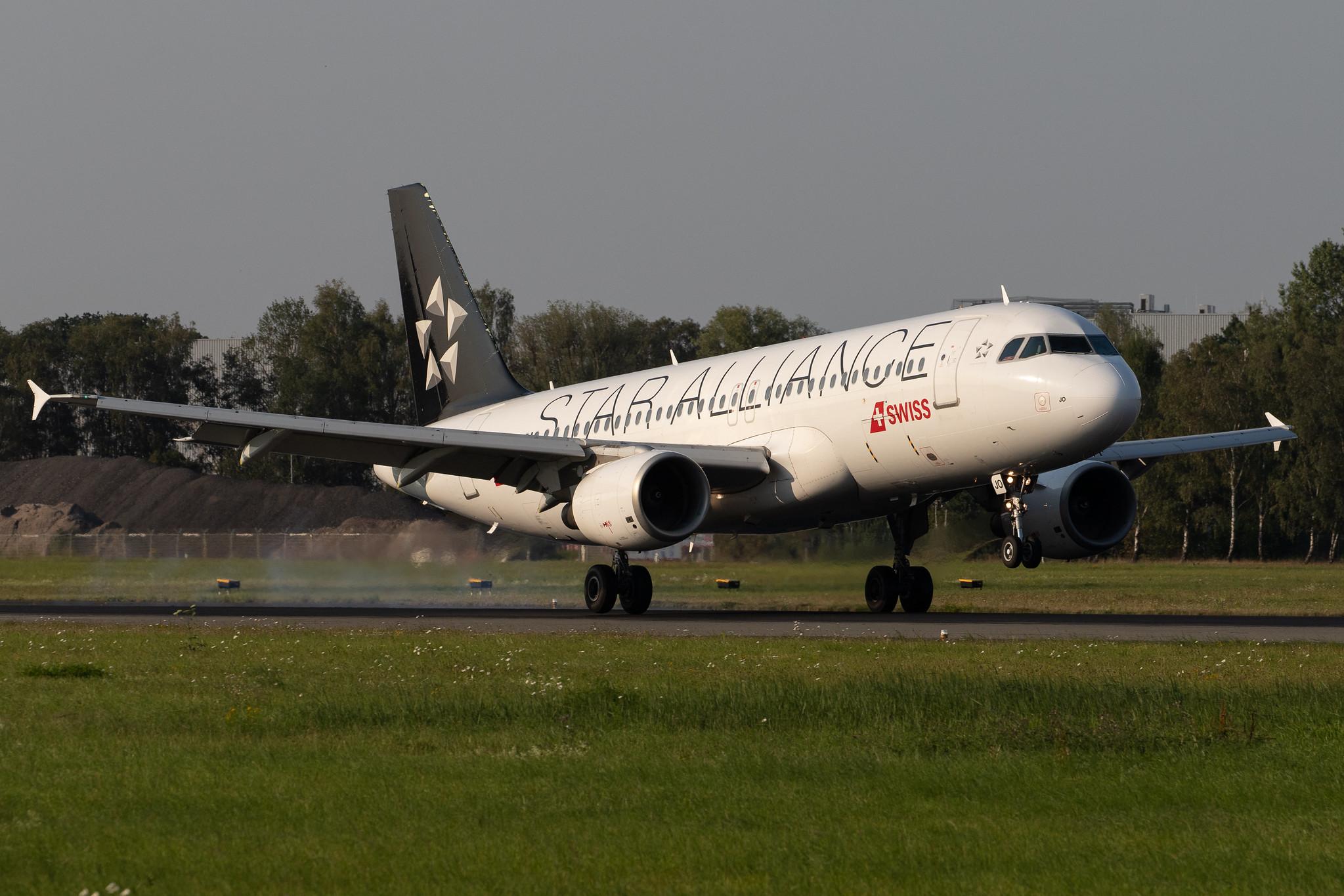 Hamburg Airport: Swiss (LX / SWR) |  Livery: Star Alliance Livery |  Airbus A320-214 A320 | HB-IJO | MSN 0673