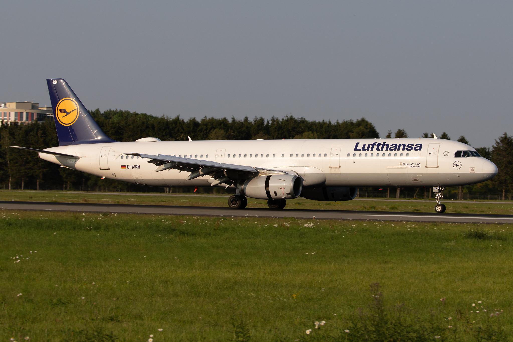 Hamburg Airport: Lufthansa (LH / DLH) |  Airbus A321-131 A321 | D-AIRM | MSN 0518