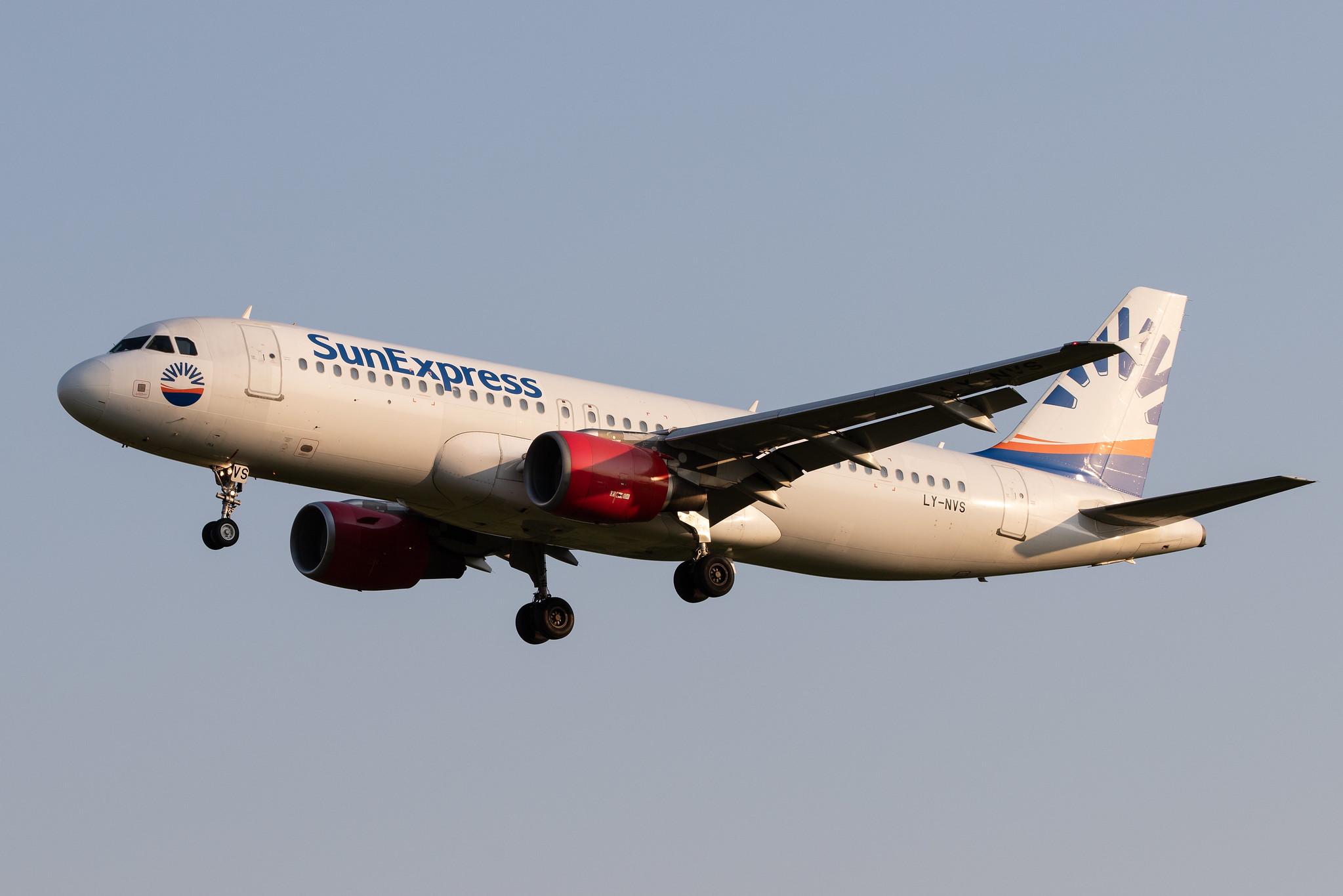 Hamburg Airport: SunExpress (XQ / SXS) | Operator: Avion Express |  Airbus A320-214 A320 | LY-NVS | MSN 1757