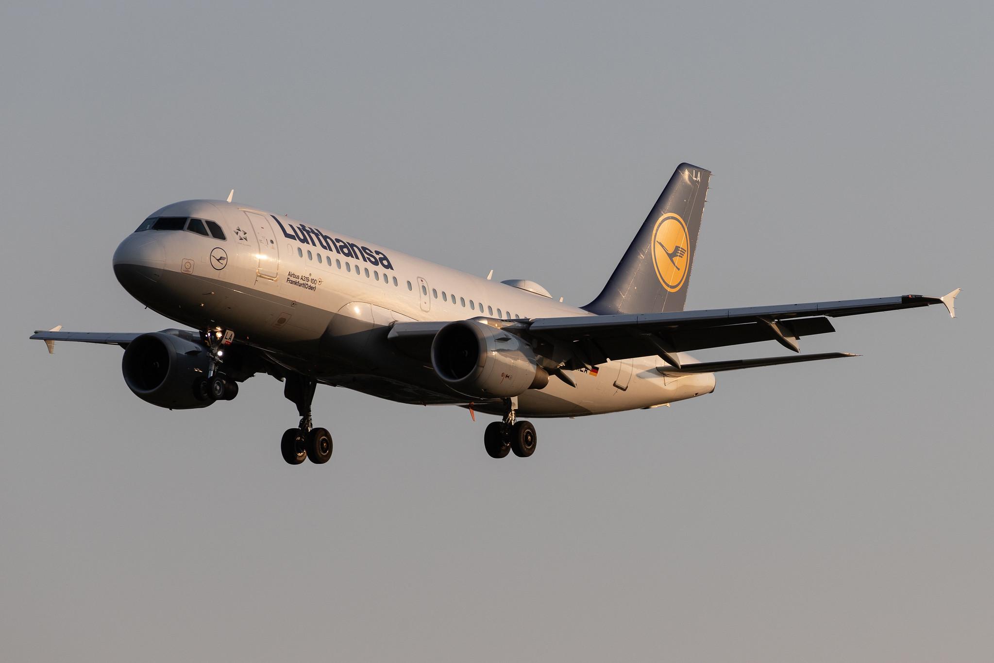 Hamburg Airport: Lufthansa (LH / DLH) |  Airbus A319-114 A319 | D-AILA | MSN 0609