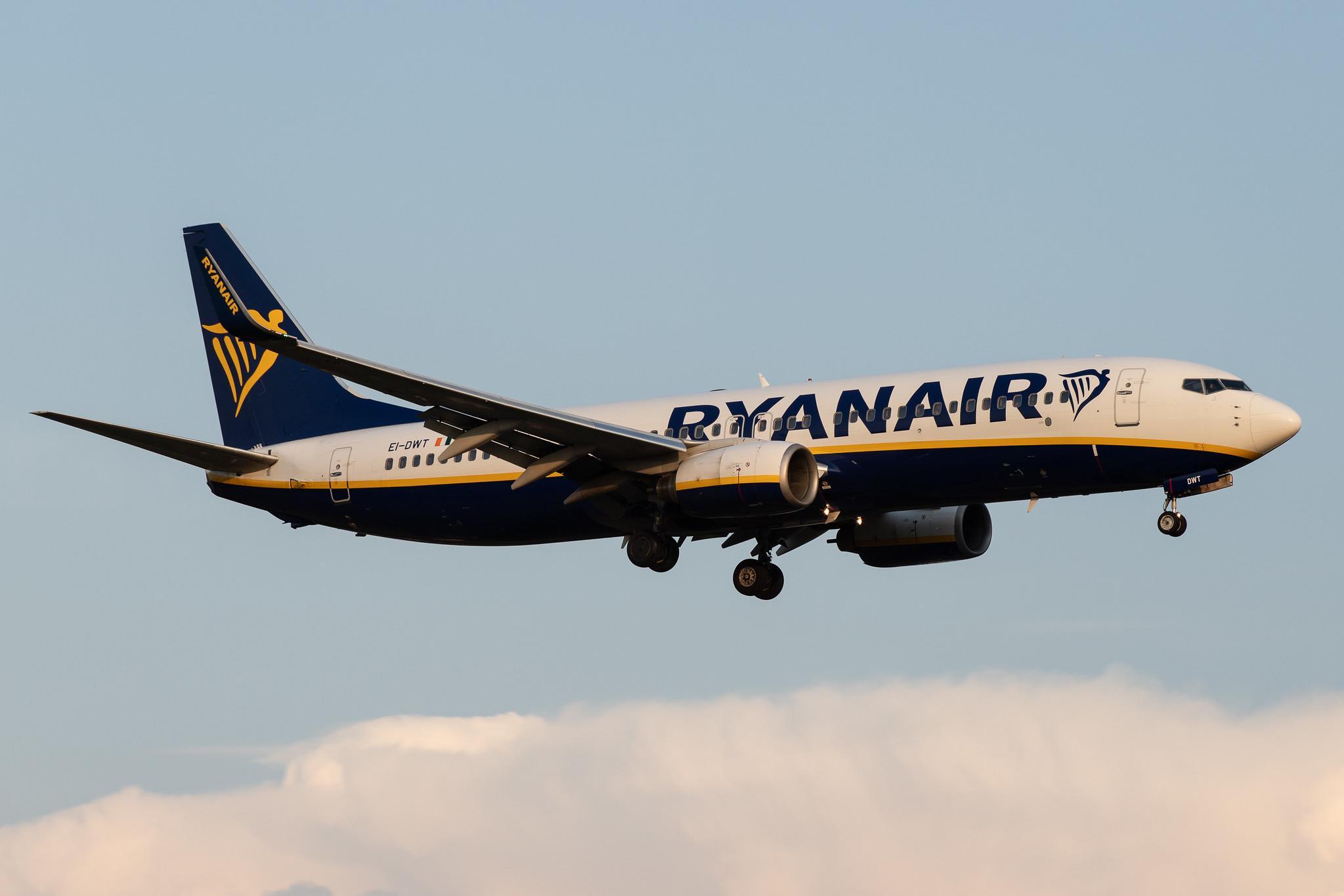 Hamburg Airport: Ryanair (FR / RYR) |  Boeing 737-8AS B738 | EI-DWT | MSN 33626