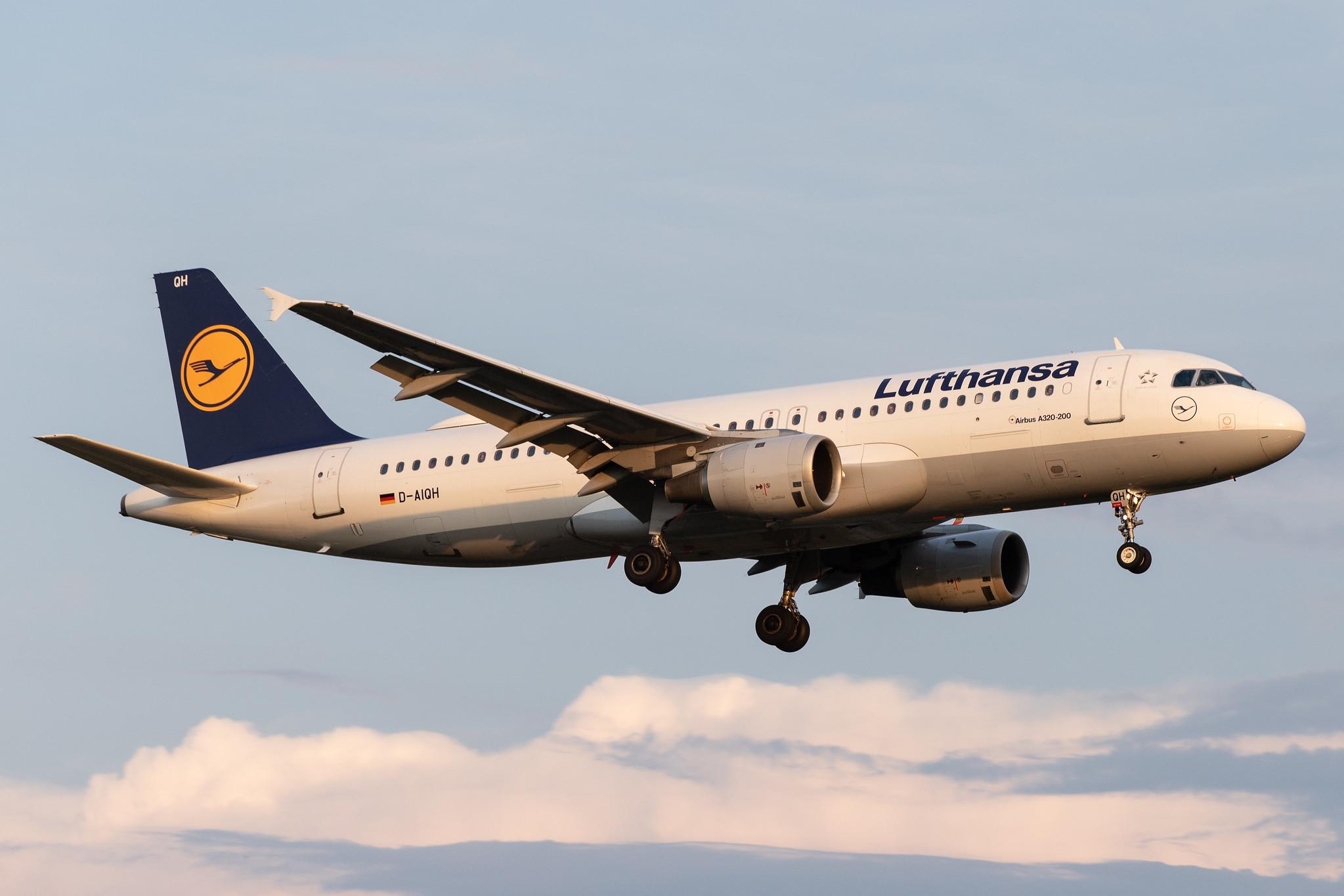 Hamburg Airport: Lufthansa (LH / DLH) |  Airbus A320-211 A320 | D-AIQH | MSN 0217