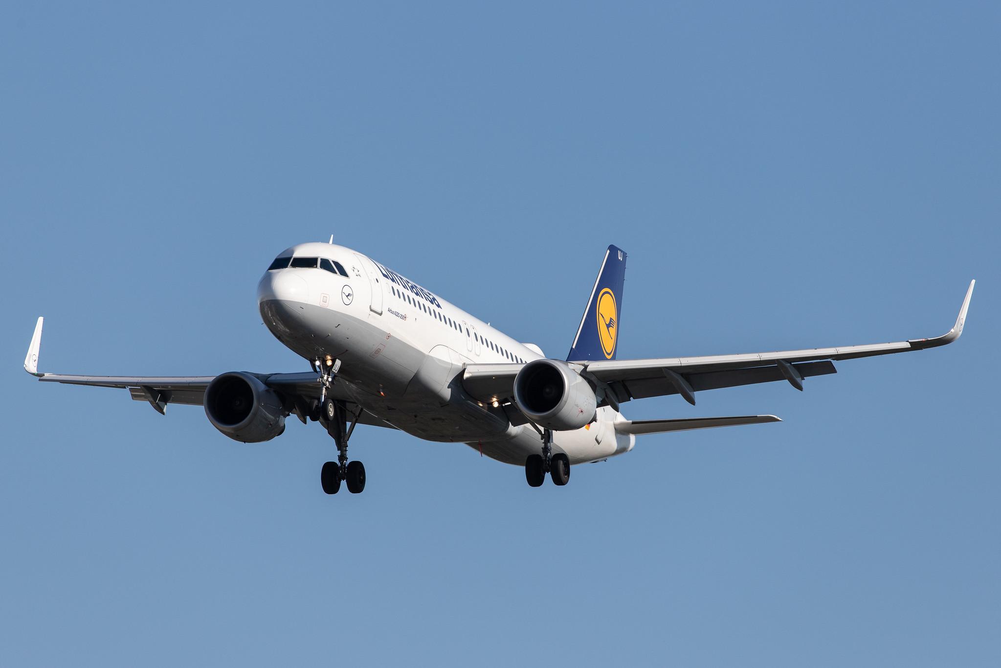 Frankfurt Airport: Lufthansa (LH / DLH) |  Airbus A320-214 A320 | D-AIUJ | MSN 6301