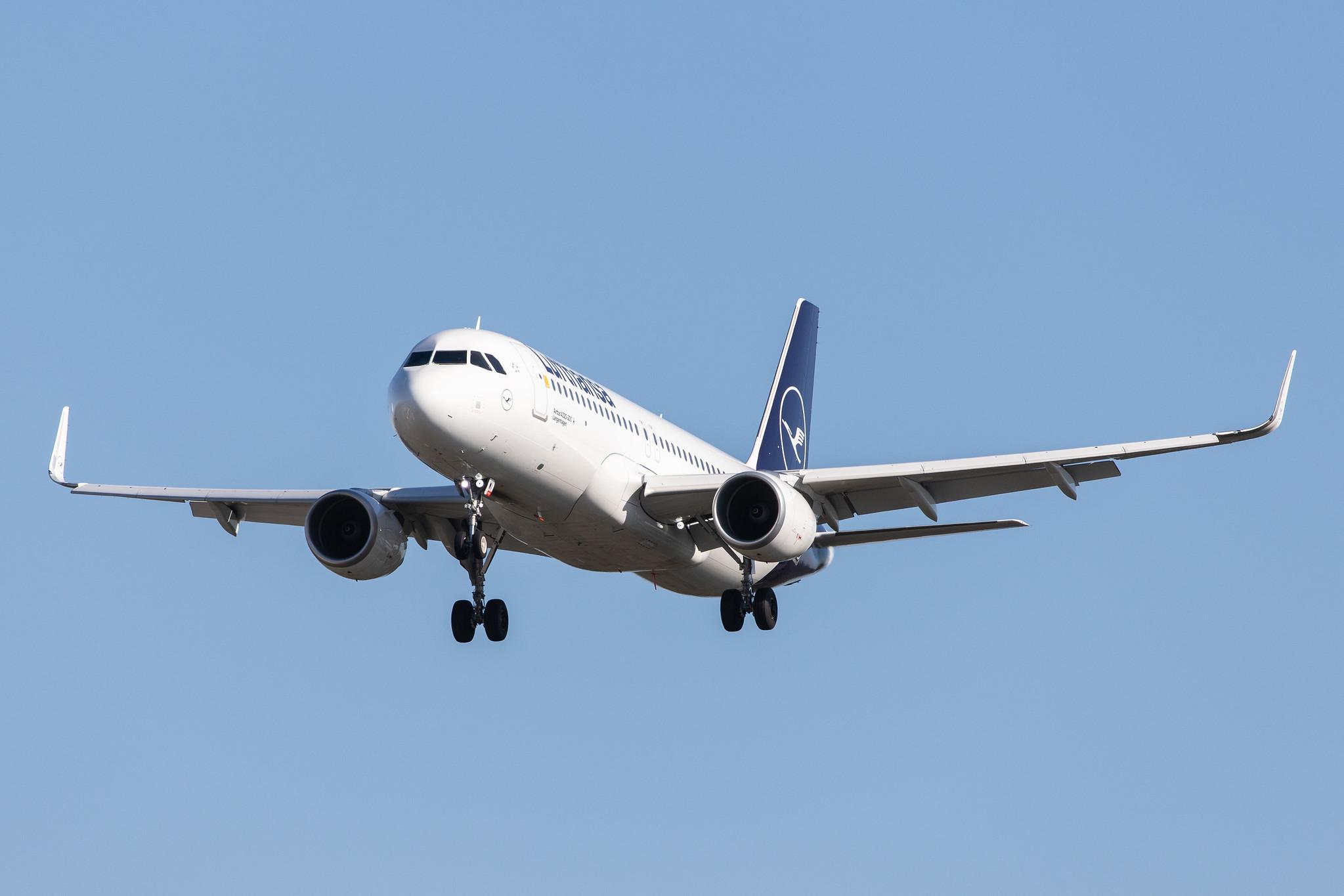 Frankfurt Airport: Lufthansa (LH / DLH) |  Airbus A320-214 A320 | D-AIWI | MSN 8951