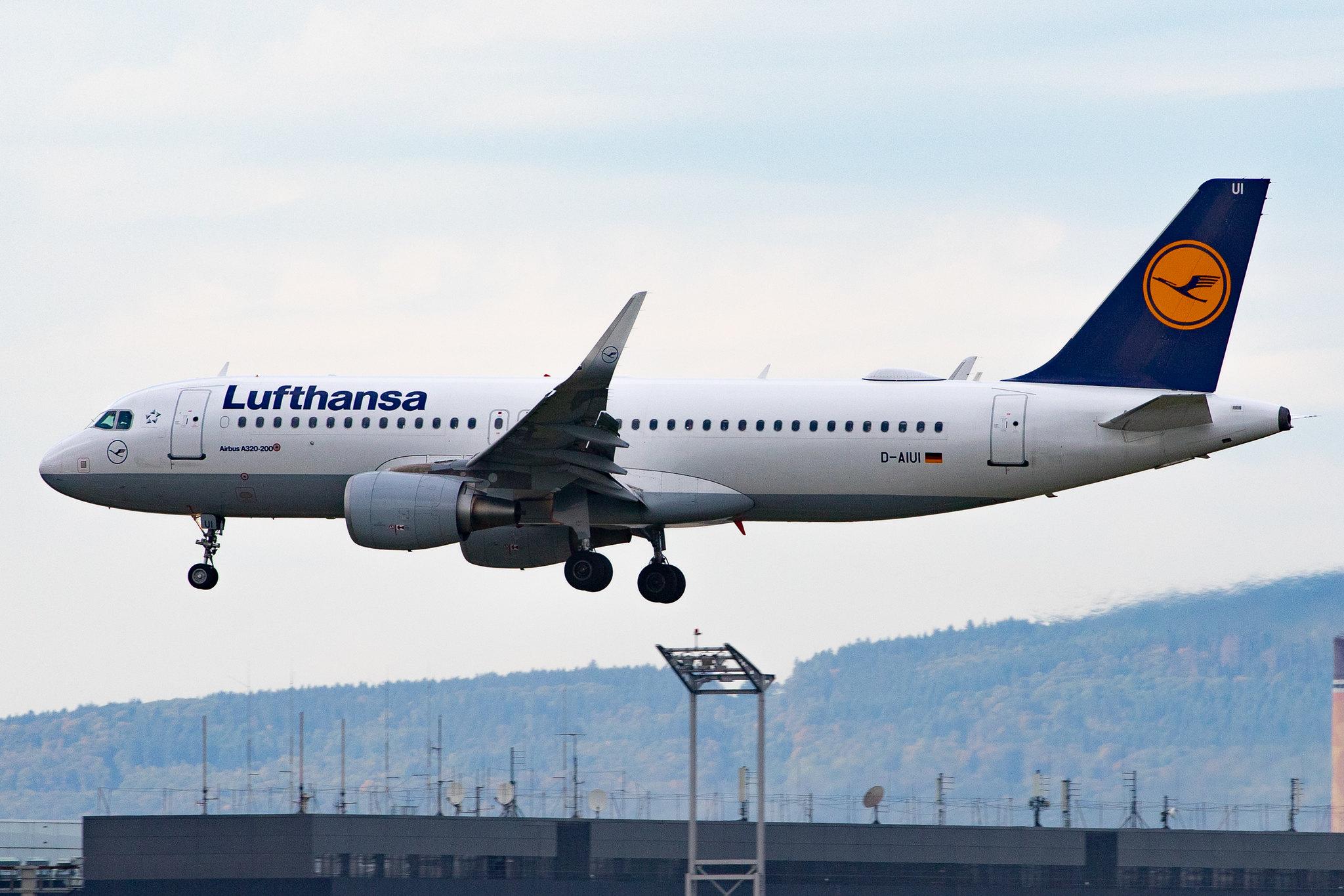Frankfurt Airport: Lufthansa (LH / DLH) |  Airbus A320-214 A320 | D-AIUI | MSN 6265