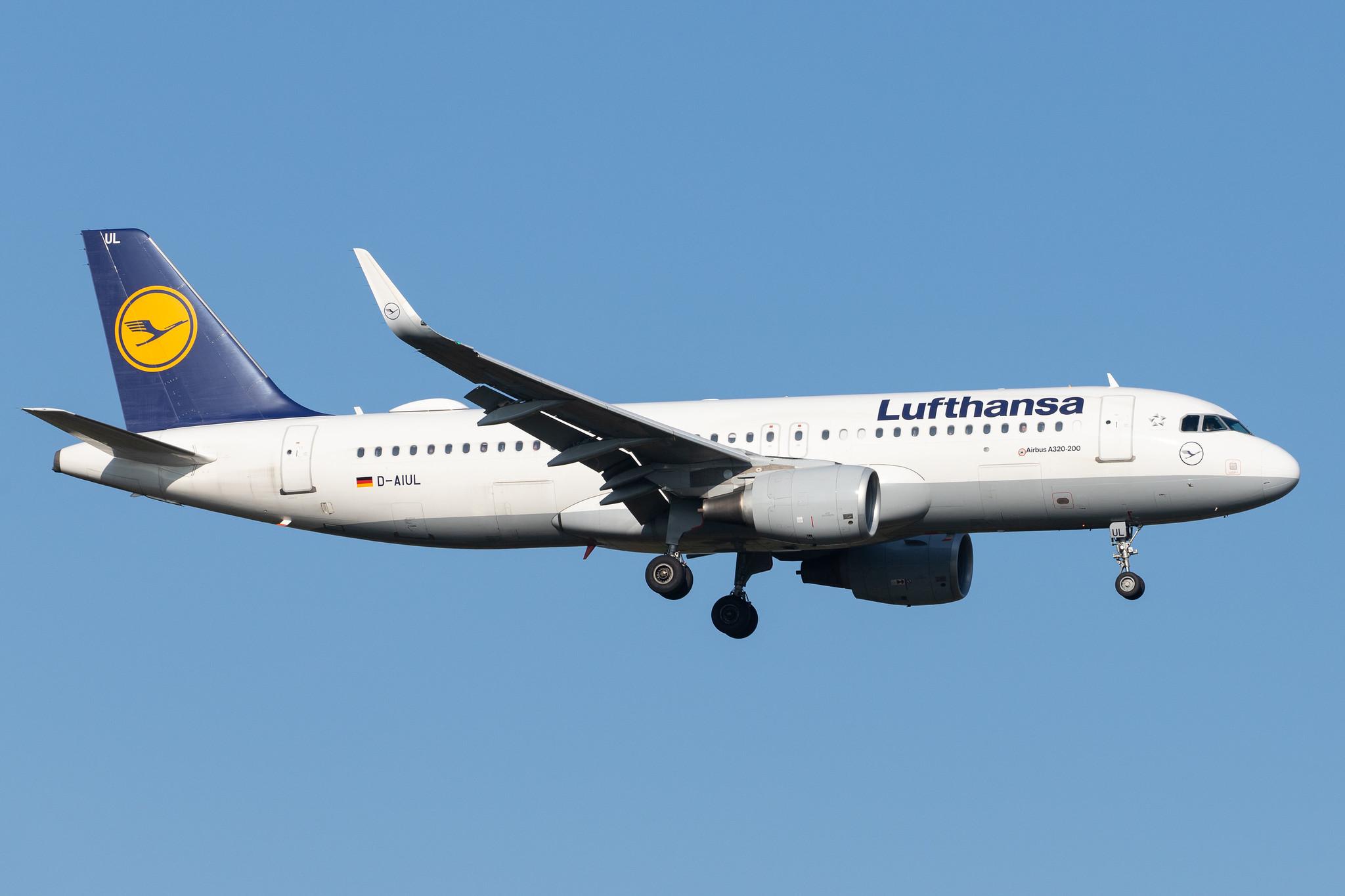 Frankfurt Airport: Lufthansa (LH / DLH) |  Airbus A320-214 A320 | D-AIUL | MSN 6521