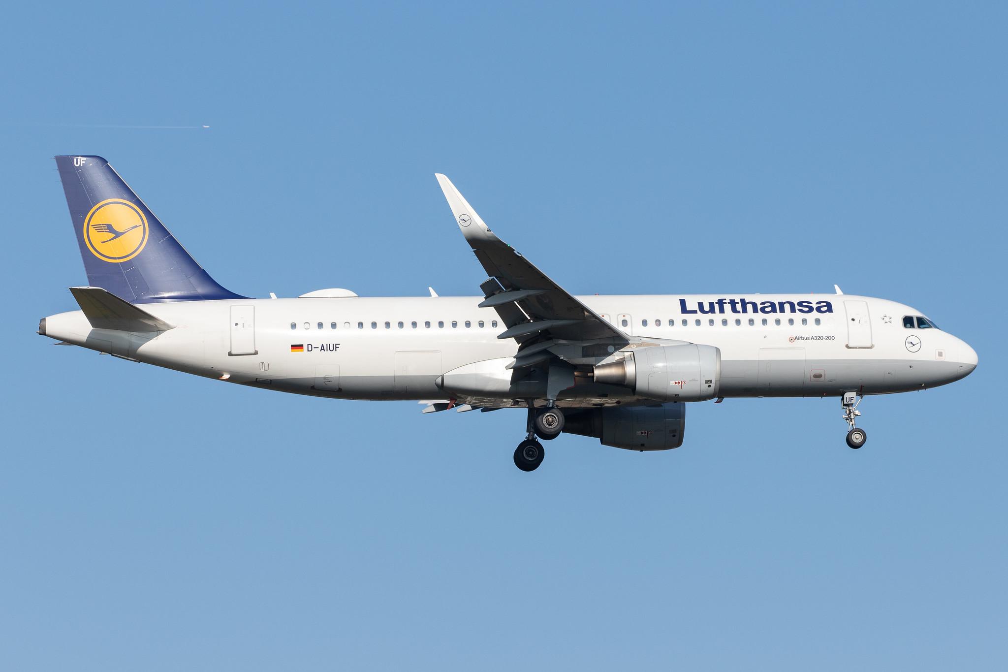 Frankfurt Airport: Lufthansa (LH / DLH) |  Airbus A320-214 A320 | D-AIUF | MSN 6141