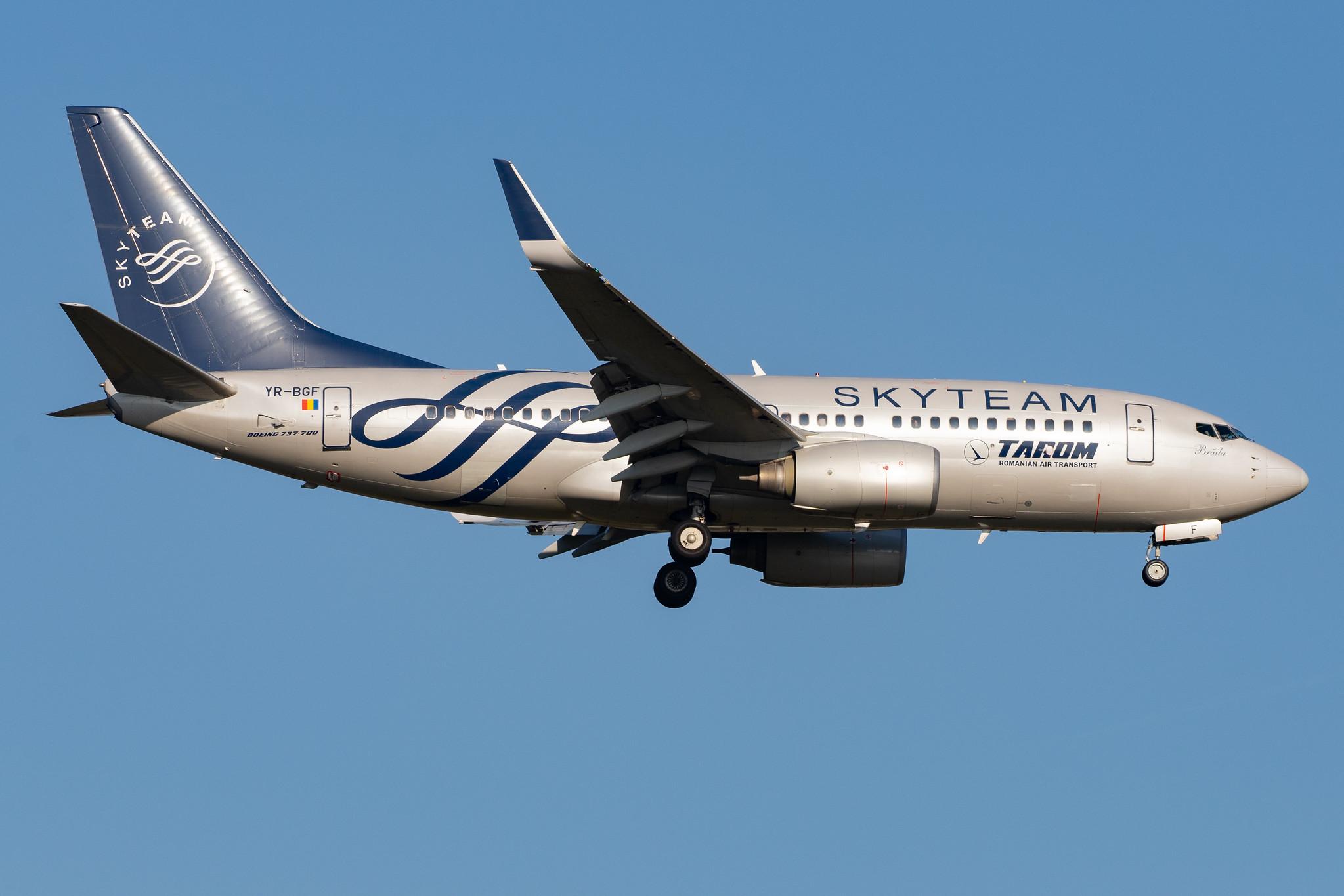 Frankfurt Airport: Tarom (RO / ROT) |  Livery: SkyTeam Livery |  Boeing 737-78J B737 | YR-BGF | MSN 28440