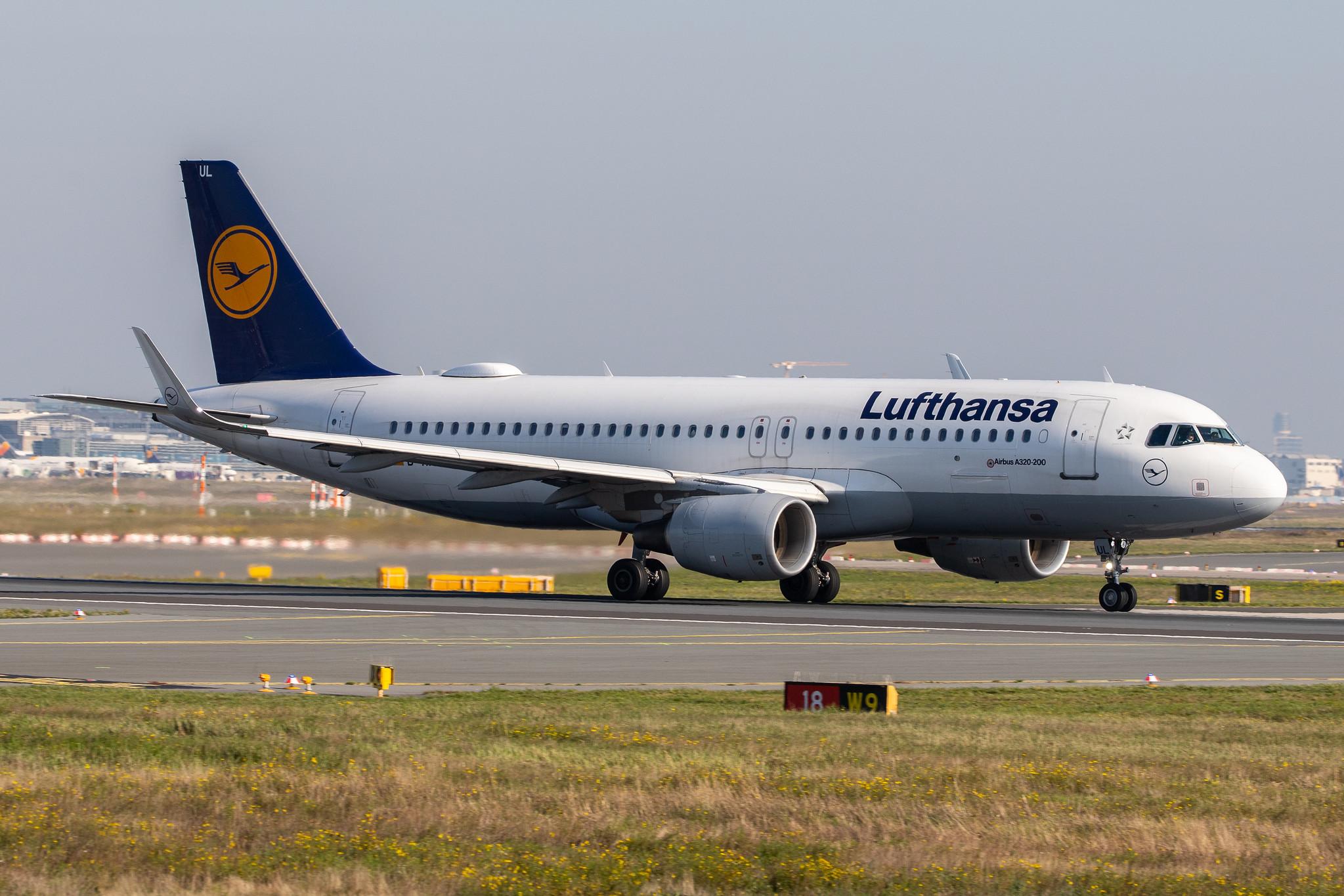 Frankfurt Airport: Lufthansa (LH / DLH) |  Airbus A320-214 A320 | D-AIUL | MSN 6521