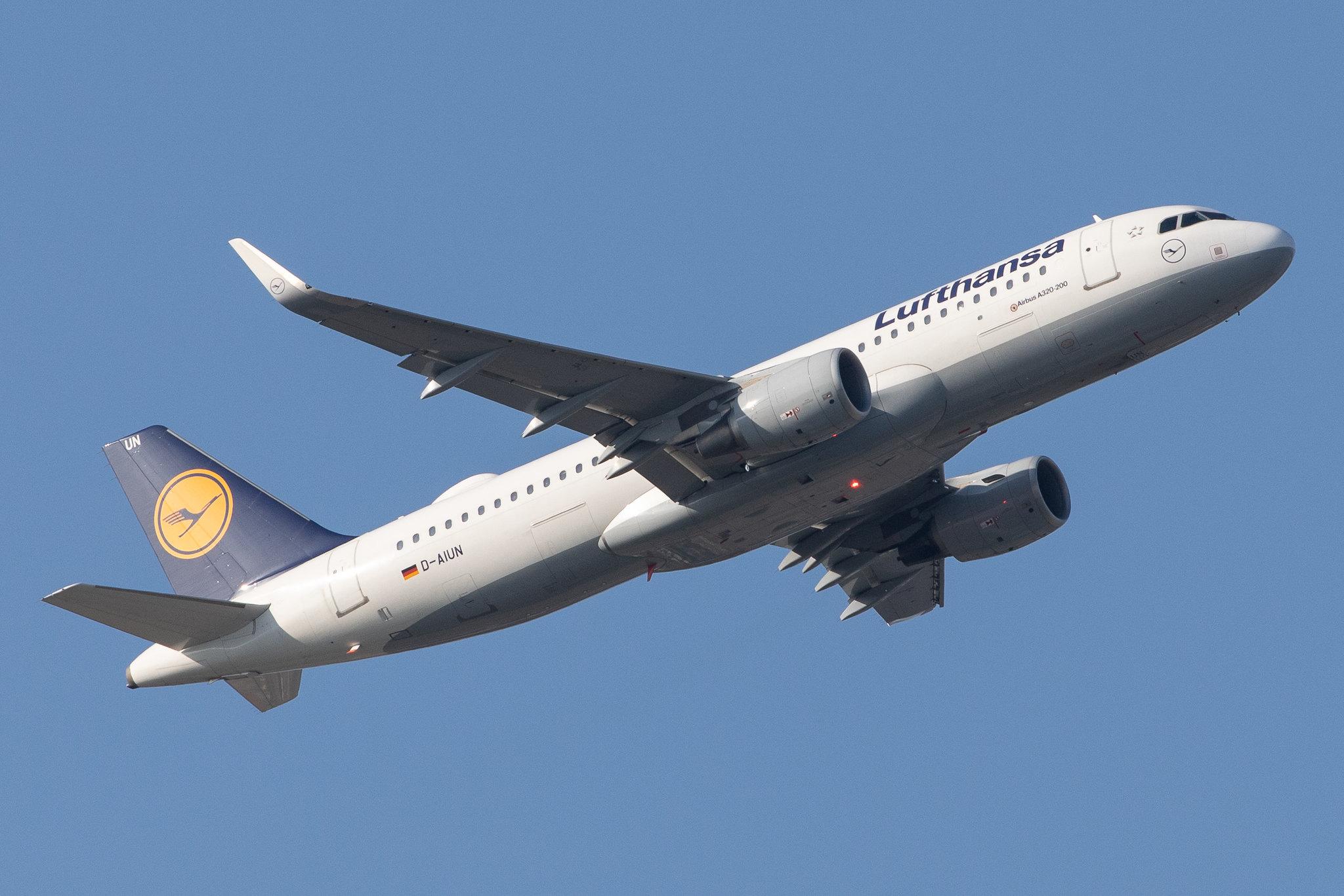 Frankfurt Airport: Lufthansa (LH / DLH) |  Airbus A320-214 A320 | D-AIUN | MSN 6549