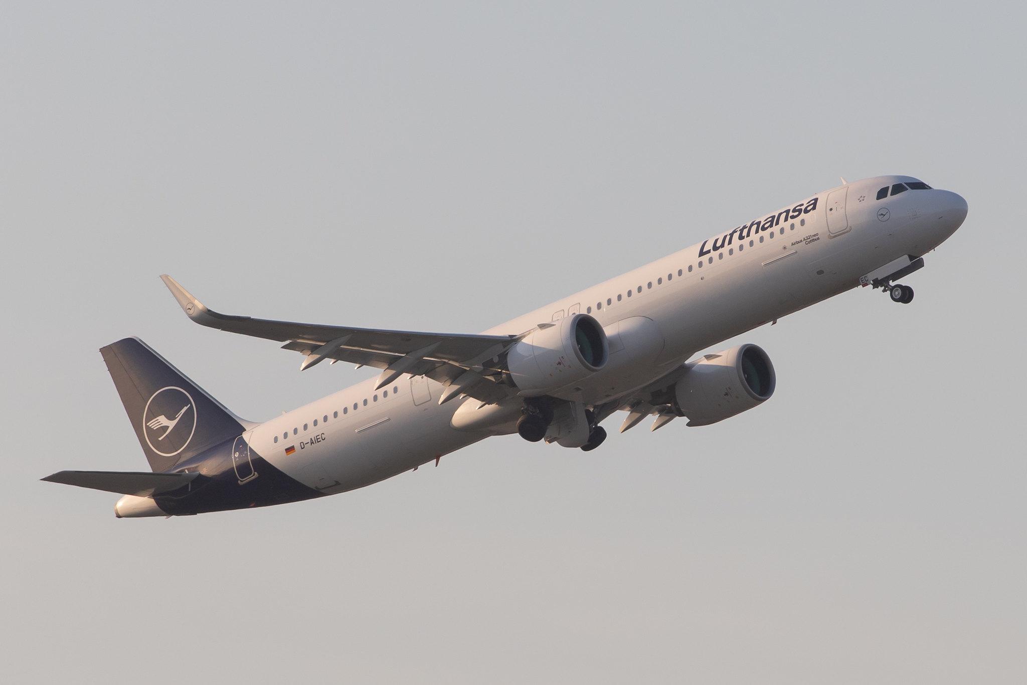 Frankfurt Airport: Lufthansa (LH / DLH) |  Airbus A321-271NX A21N | D-AIEC | MSN 8814