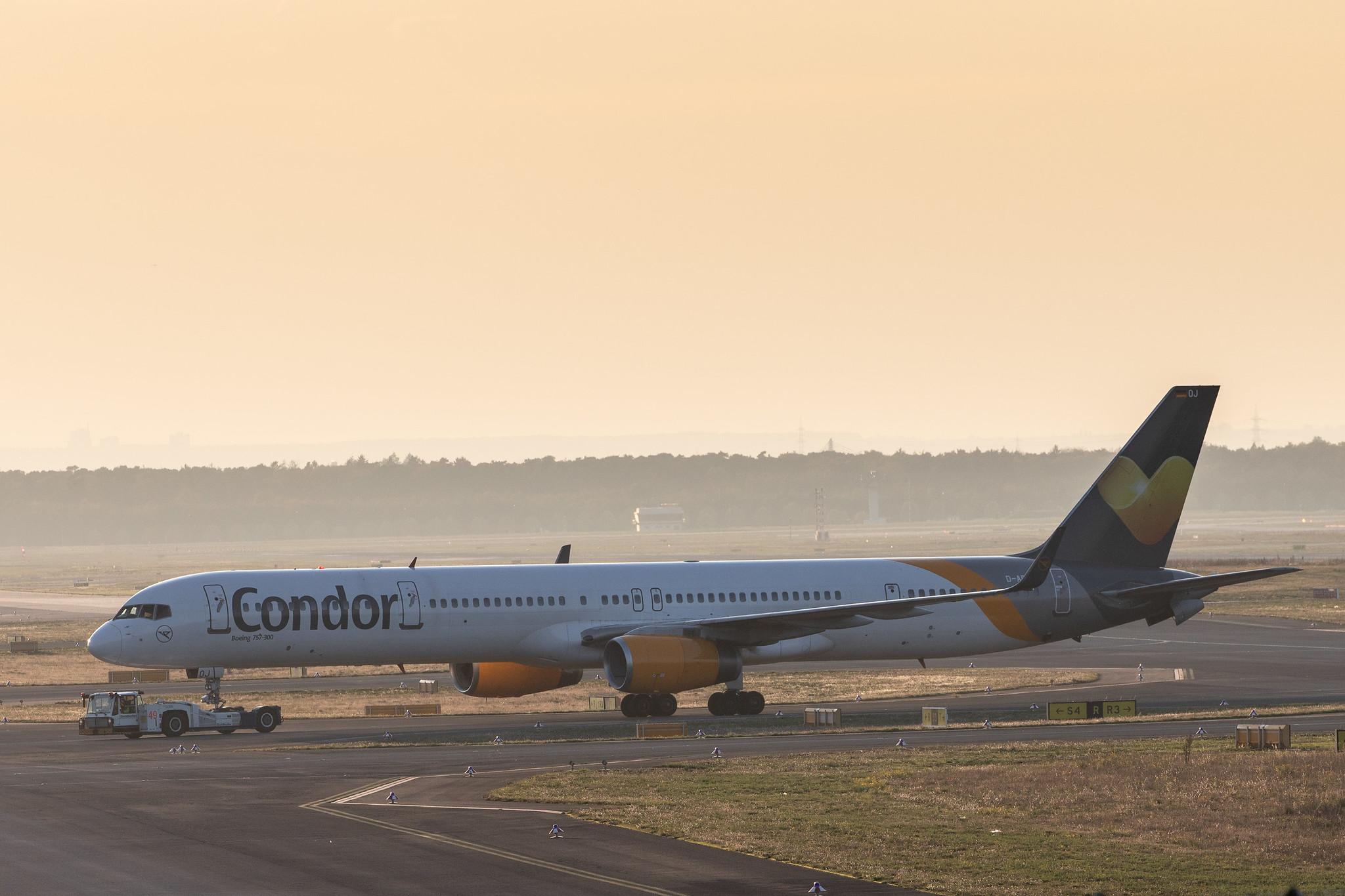 Frankfurt Airport: Condor (DE / CFG) |  Boeing 757-330 B753 | D-ABOJ | MSN 29019
