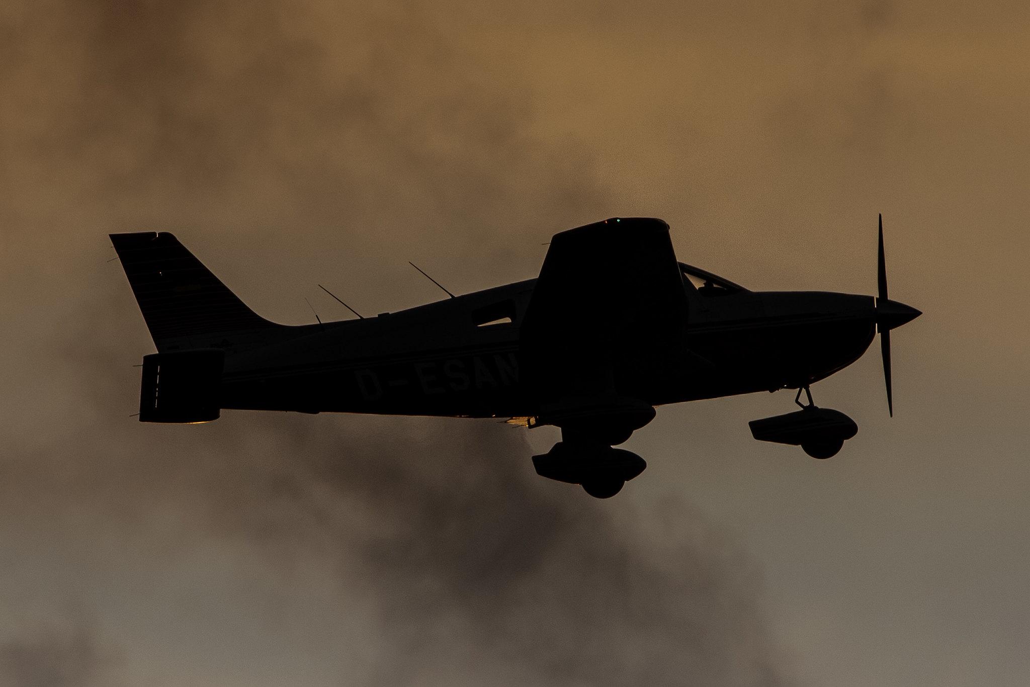 Hamburg Airport: Private owner |  Piper PA-28-181 Archer 3 P28R | D-ESAN | MSN 2843028