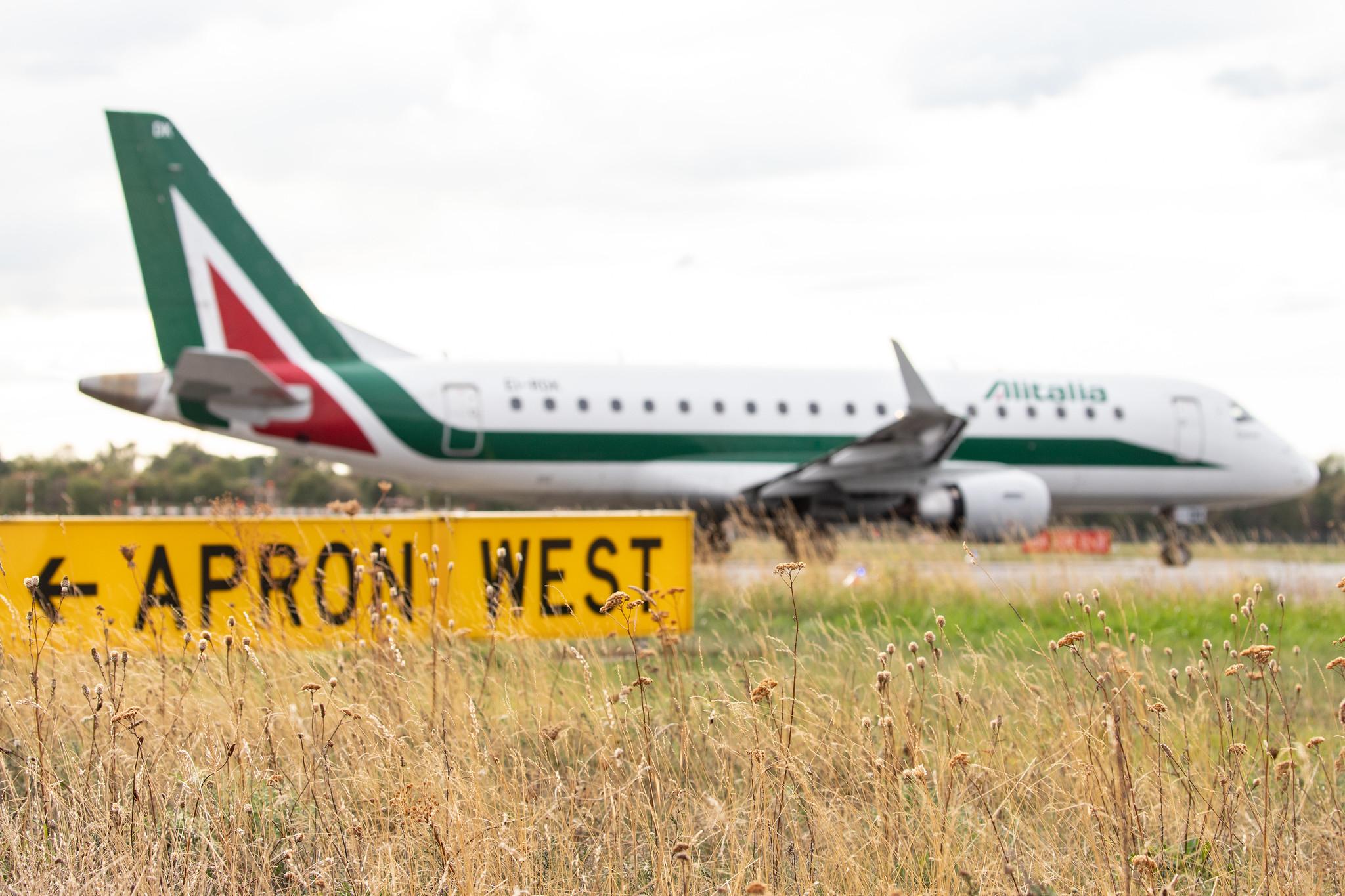 Düsseldorf Airport: Alitalia (AZ / AZA) | Operator: Alitalia CityLiner |  Embraer ERJ-175STD E75S | EI-RDK | MSN 17000343