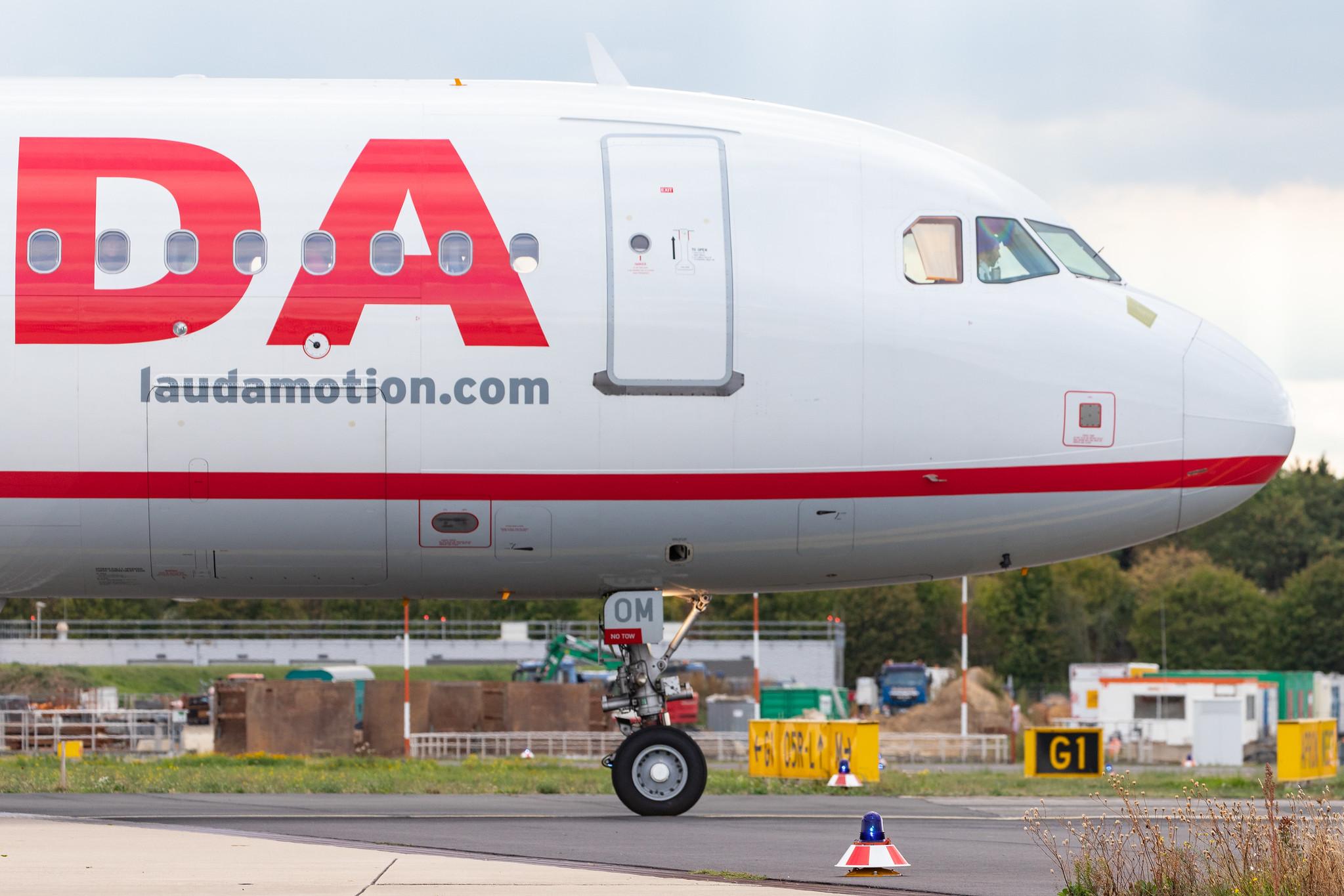 Düsseldorf Airport: Laudamotion (OE / LDM) |  Airbus A320-232 A320 | OE-LOM | MSN 2984