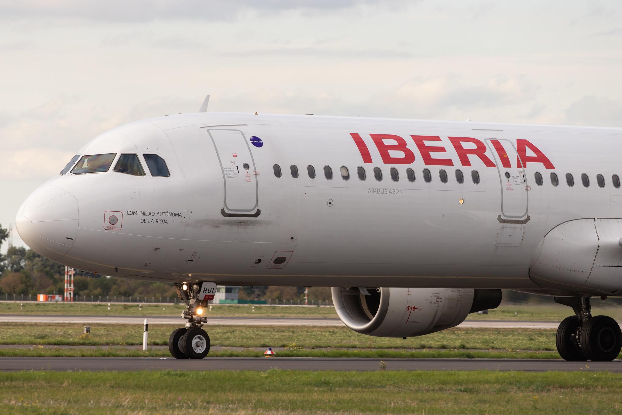 Düsseldorf Airport: Iberia (IB / IBE) |  Airbus A321-212 A321 | EC-HUI | MSN 1027