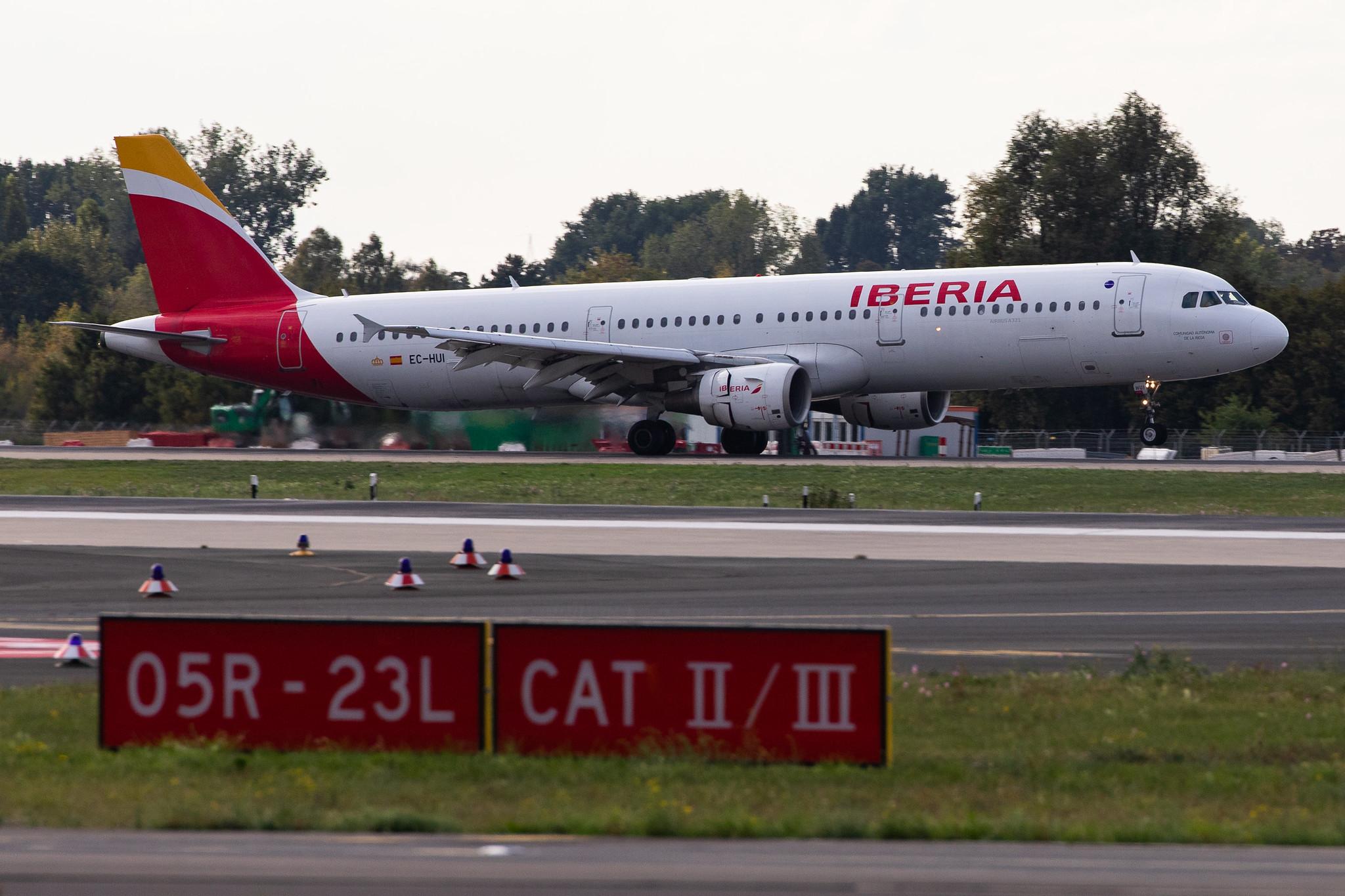 Düsseldorf Airport: Iberia (IB / IBE) |  Airbus A321-212 A321 | EC-HUI | MSN 1027
