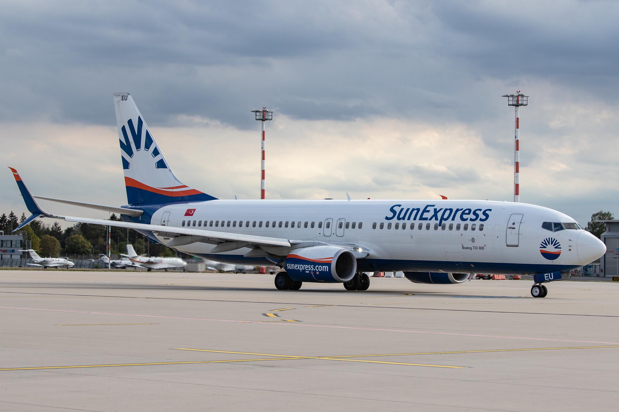Düsseldorf Airport: SunExpress (XQ / SXS) |  Boeing 737-8HC B738 | TC-SEU | MSN 61181
